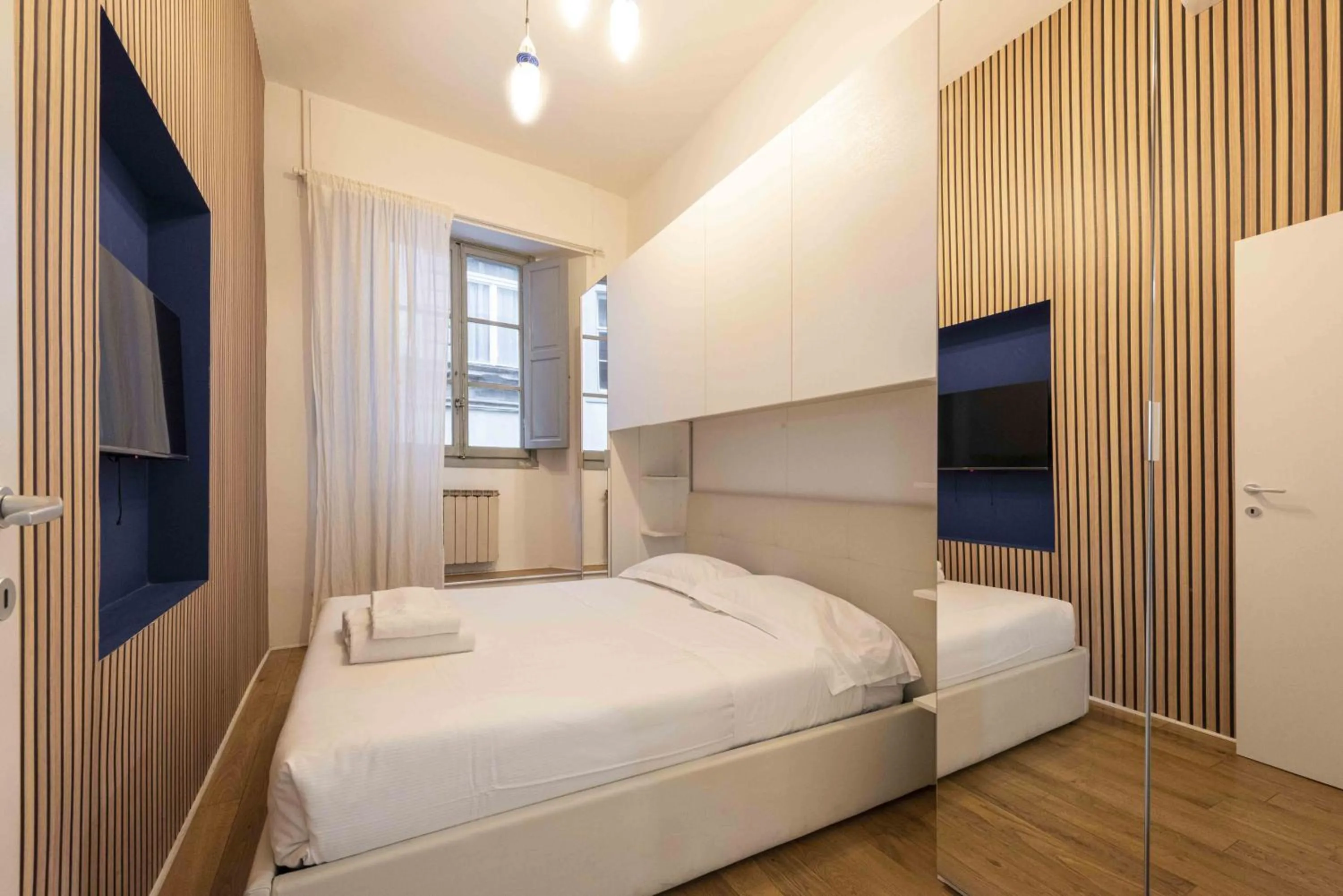 Bedroom, Bed in San Niccolò Dream by Mmega