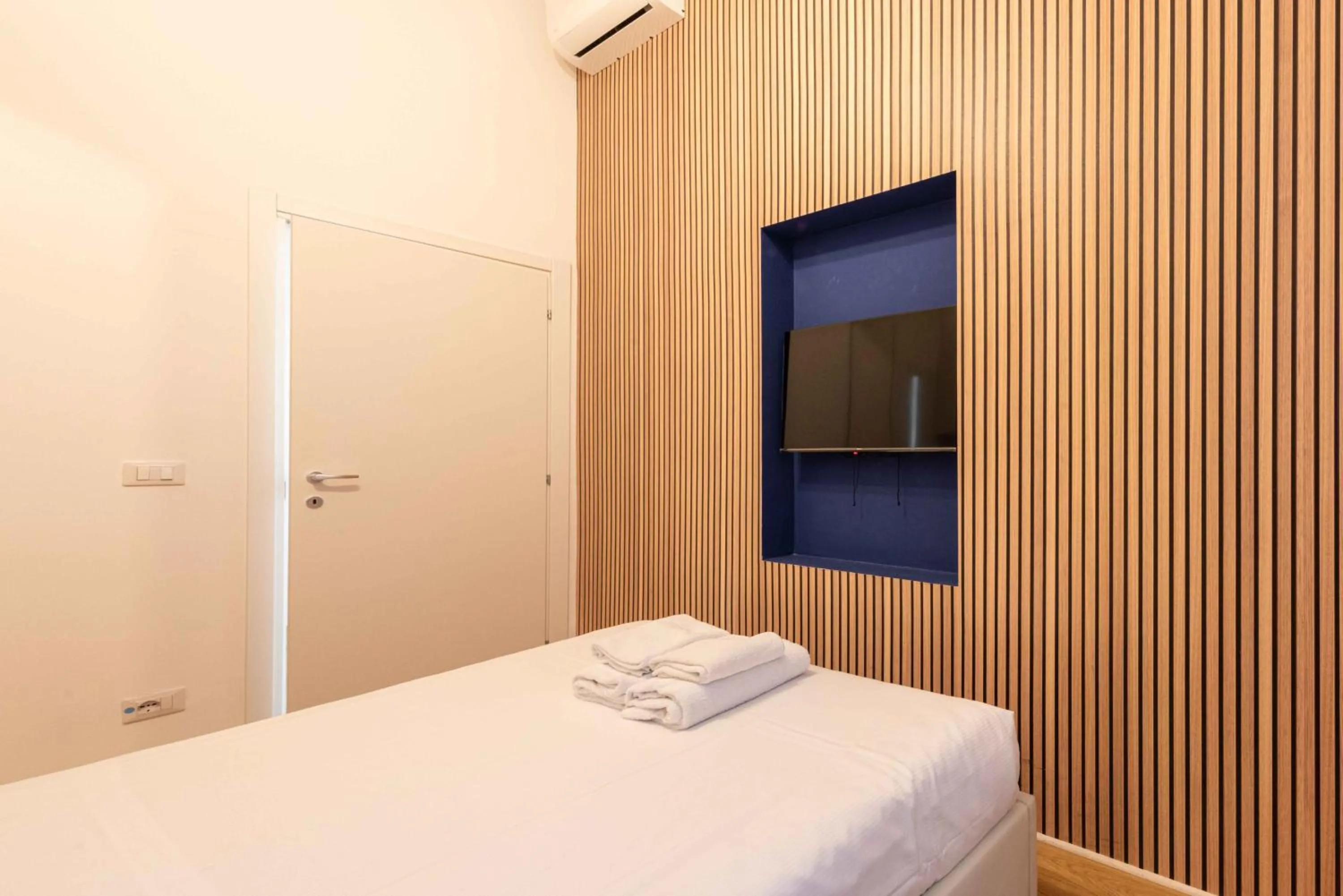 Bedroom, Bed in San Niccolò Dream by Mmega