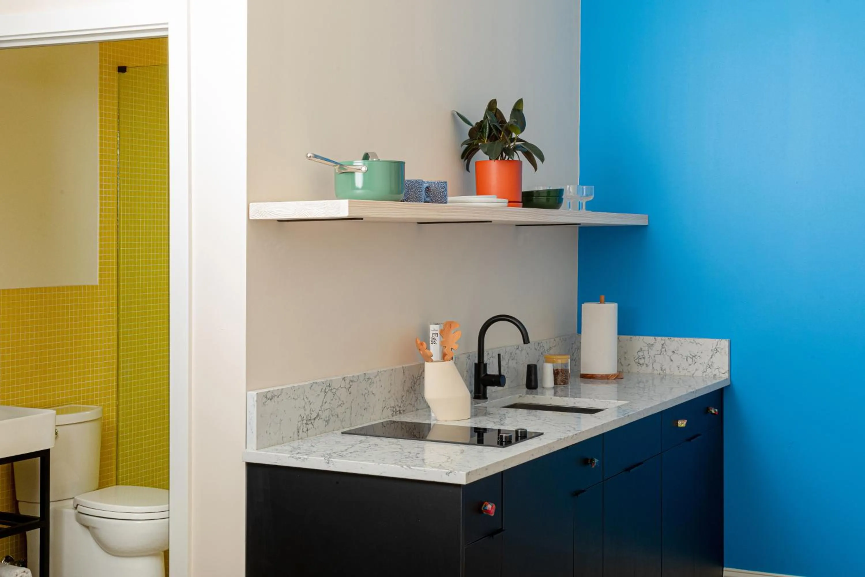 kitchen in YOWIE Hotel