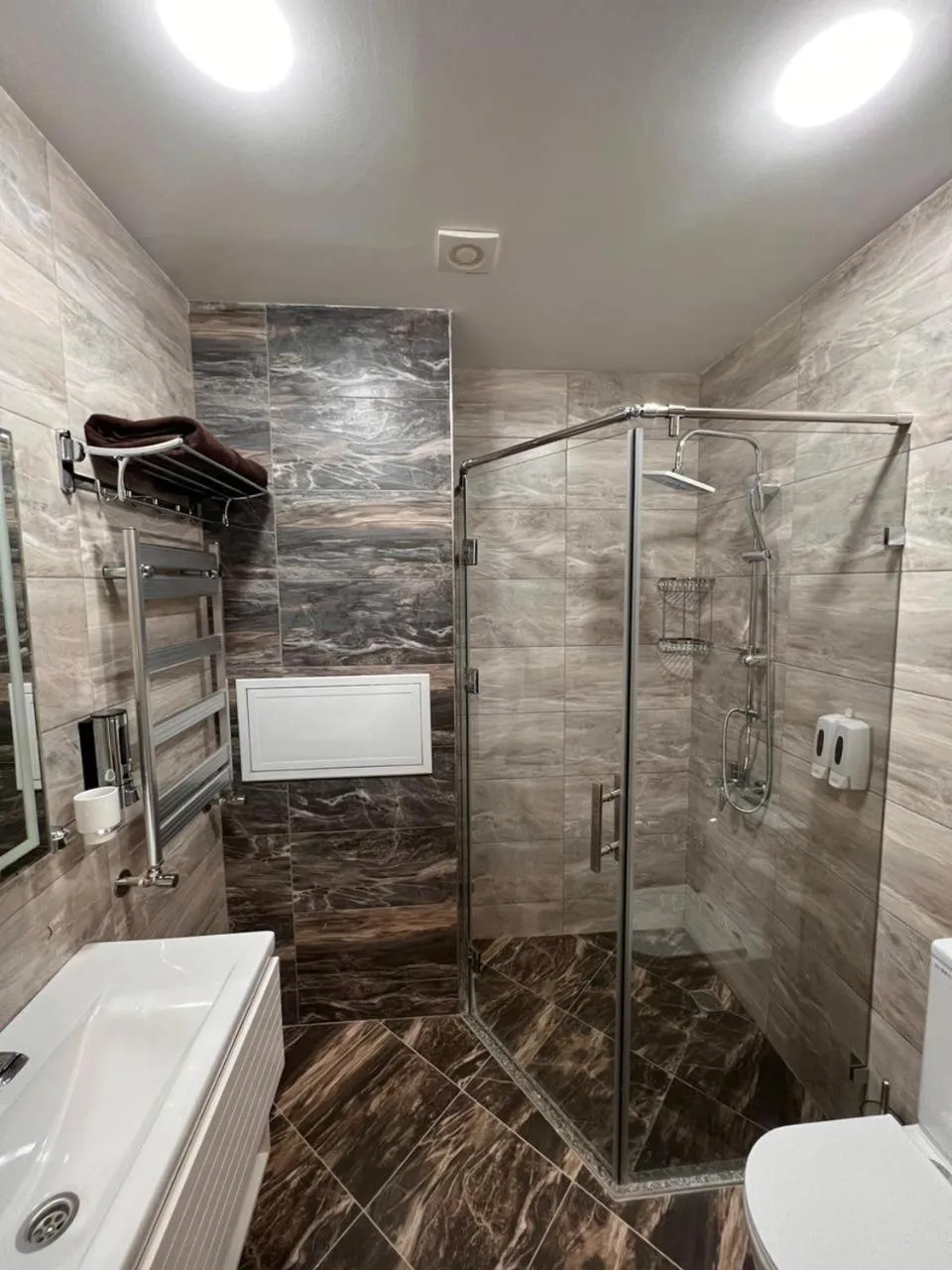 Shower in Sun City Hotel & Spa Naftalan