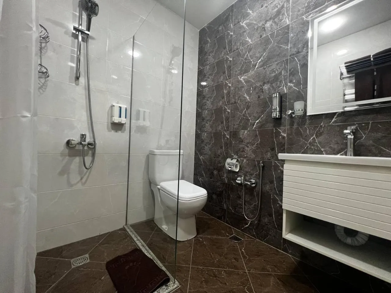 Bathroom in Sun City Hotel & Spa Naftalan