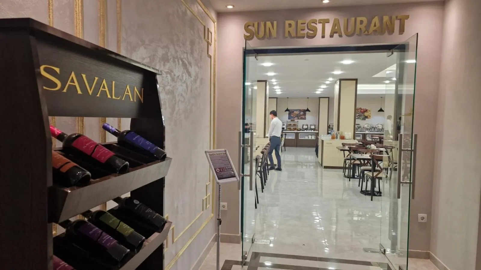 Restaurant/places to eat in Sun City Hotel & Spa Naftalan