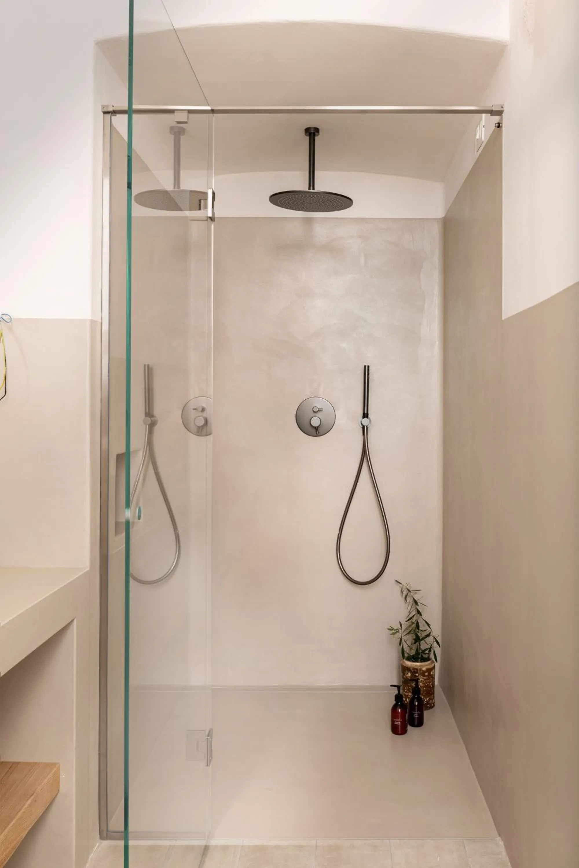 Shower in Masseria Auraterrae