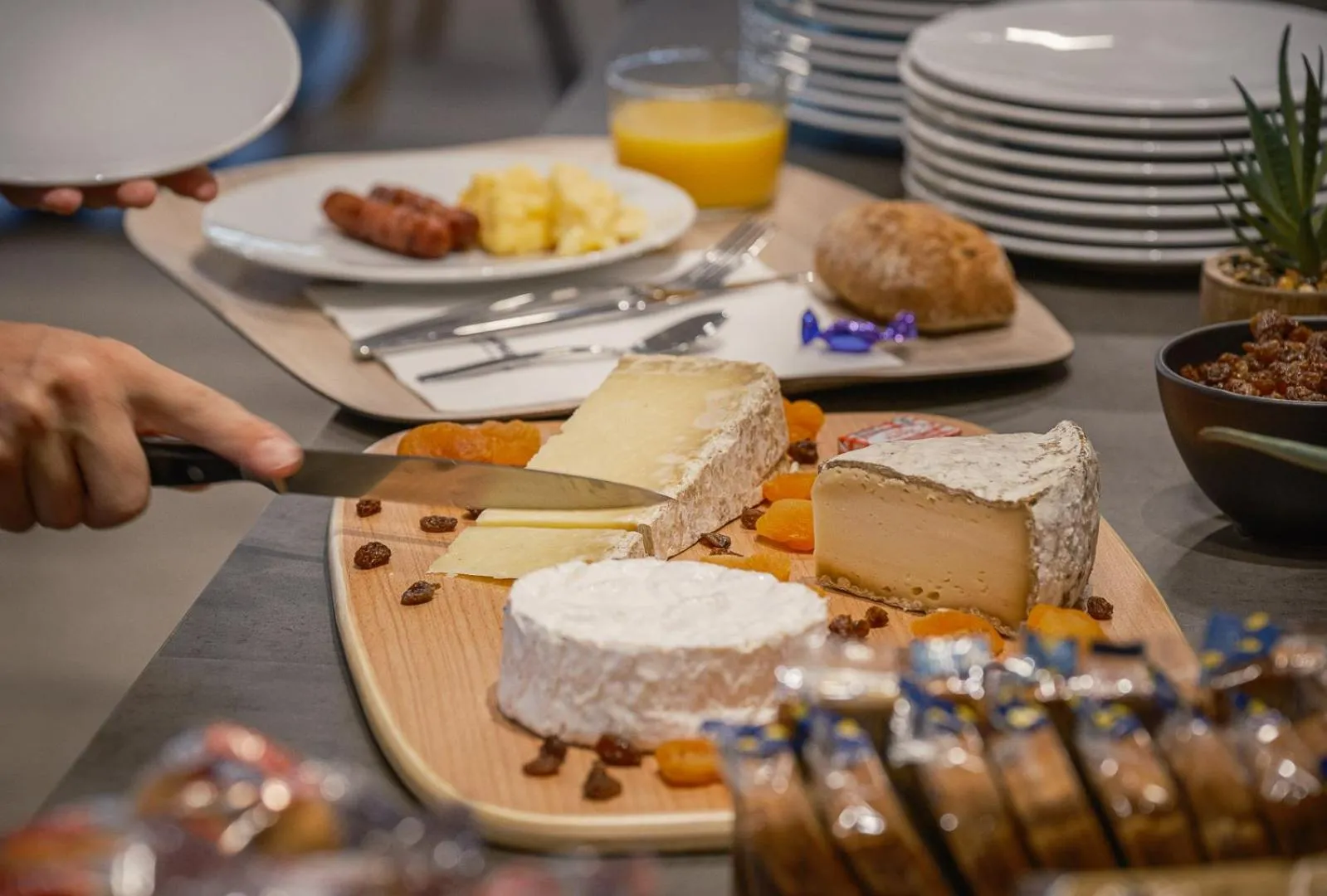 Breakfast in The Originals City, Relais d'Estillac, Agen Sud