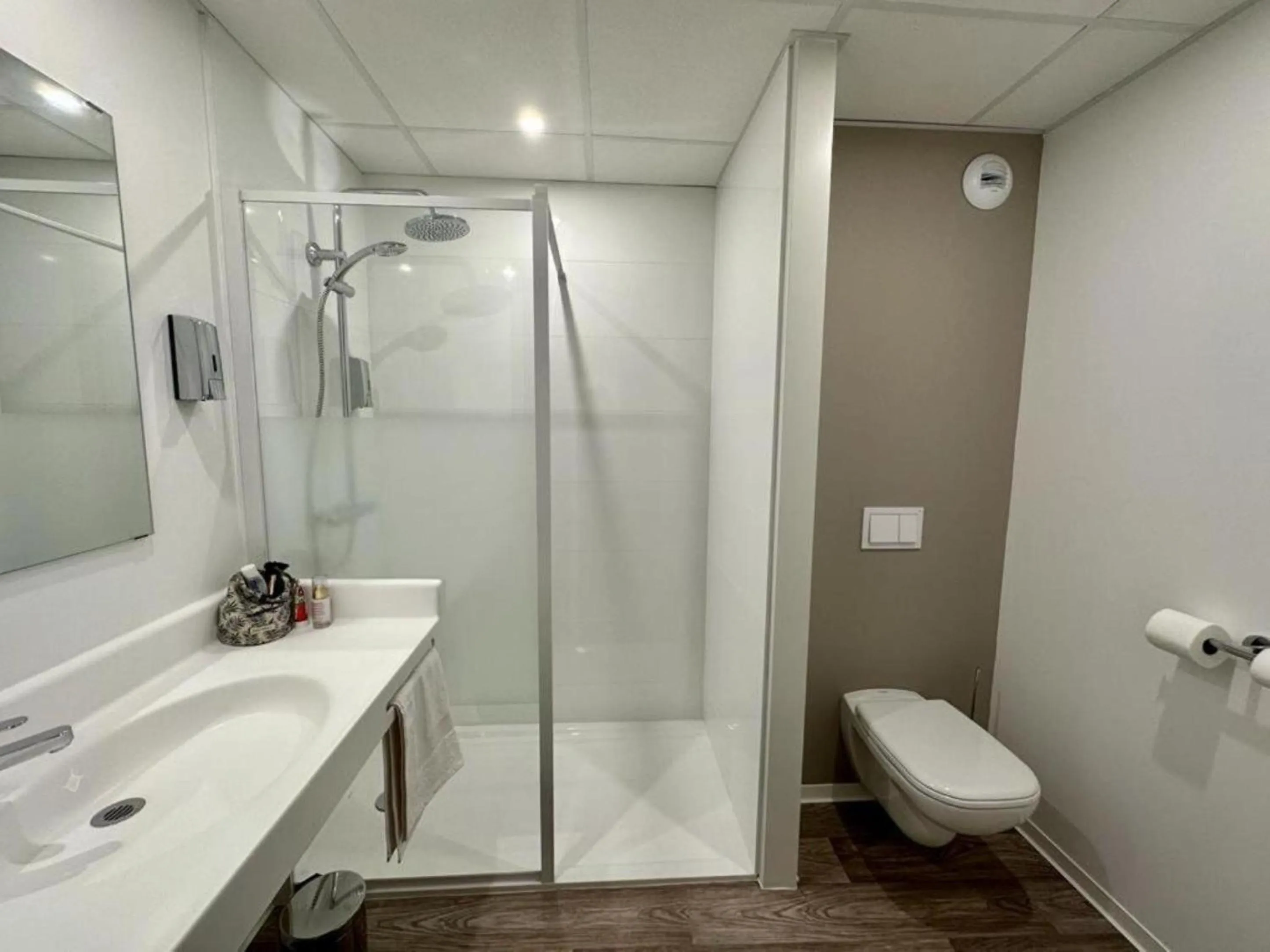 Bathroom in The Originals City, Relais d'Estillac, Agen Sud