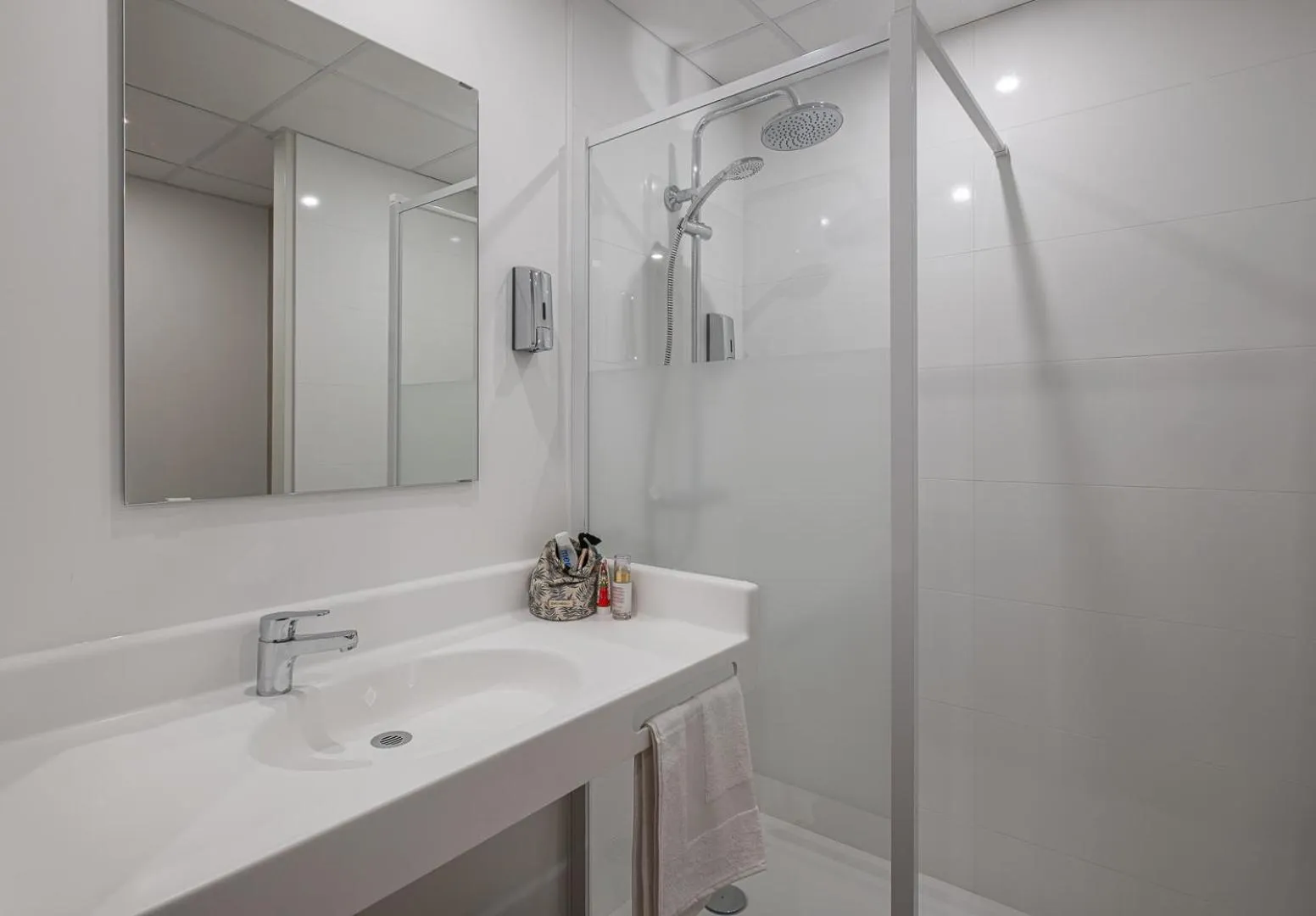 Shower in The Originals City, Relais d'Estillac, Agen Sud