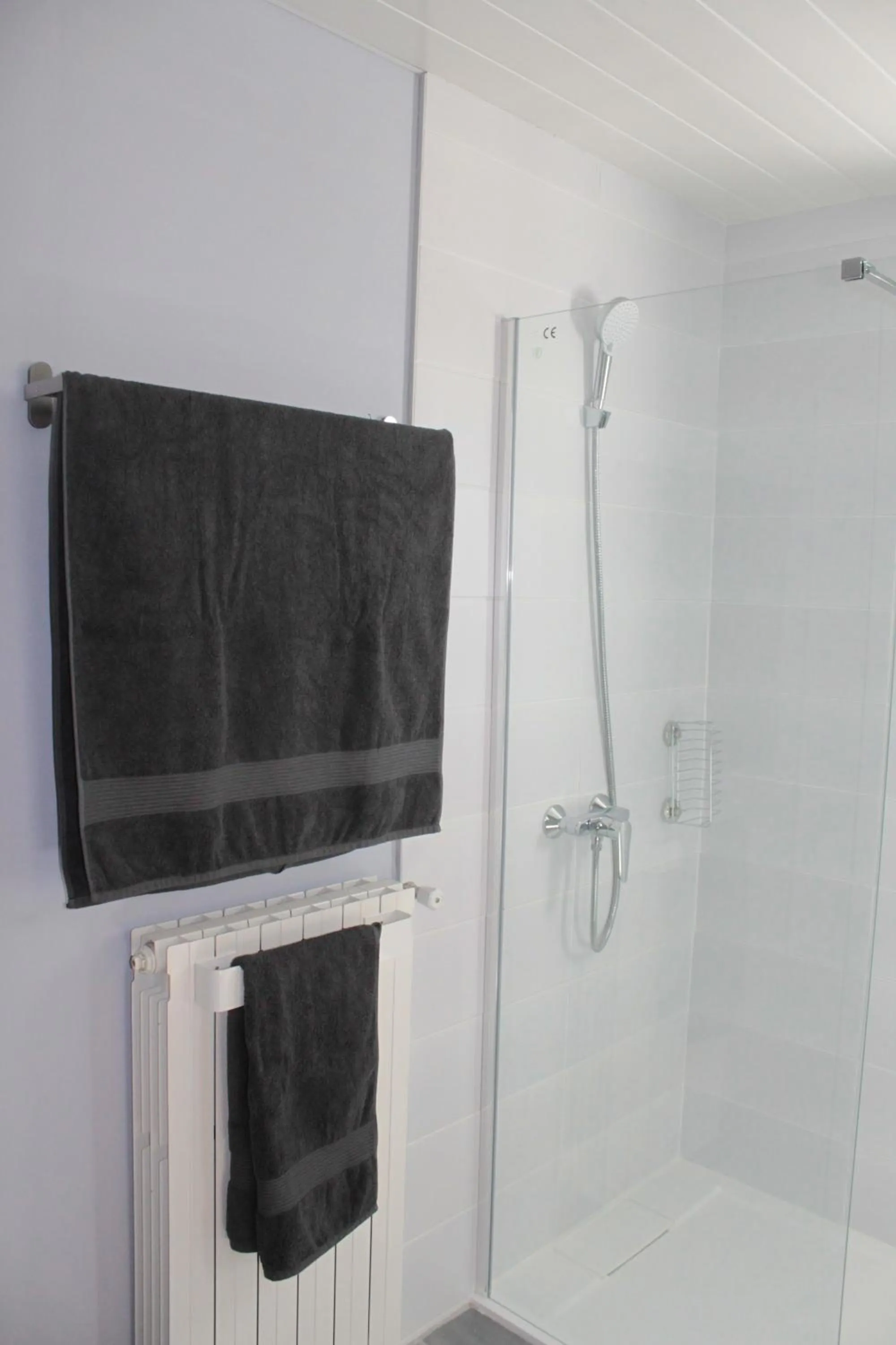 Bathroom in Chambre d'hôtes Des couleurs et des Mots