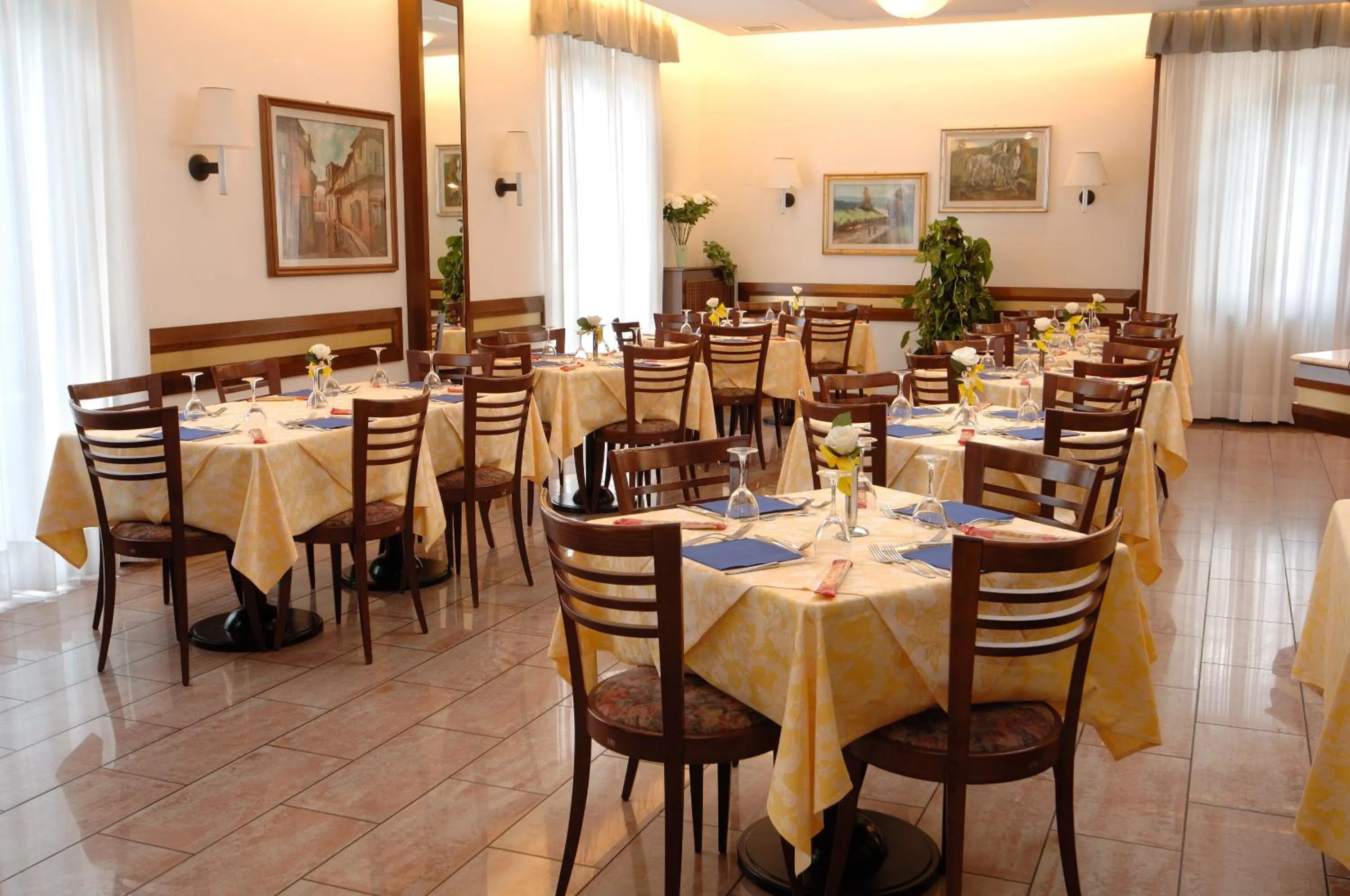 Restaurant/places to eat in Hotel Crocenzi