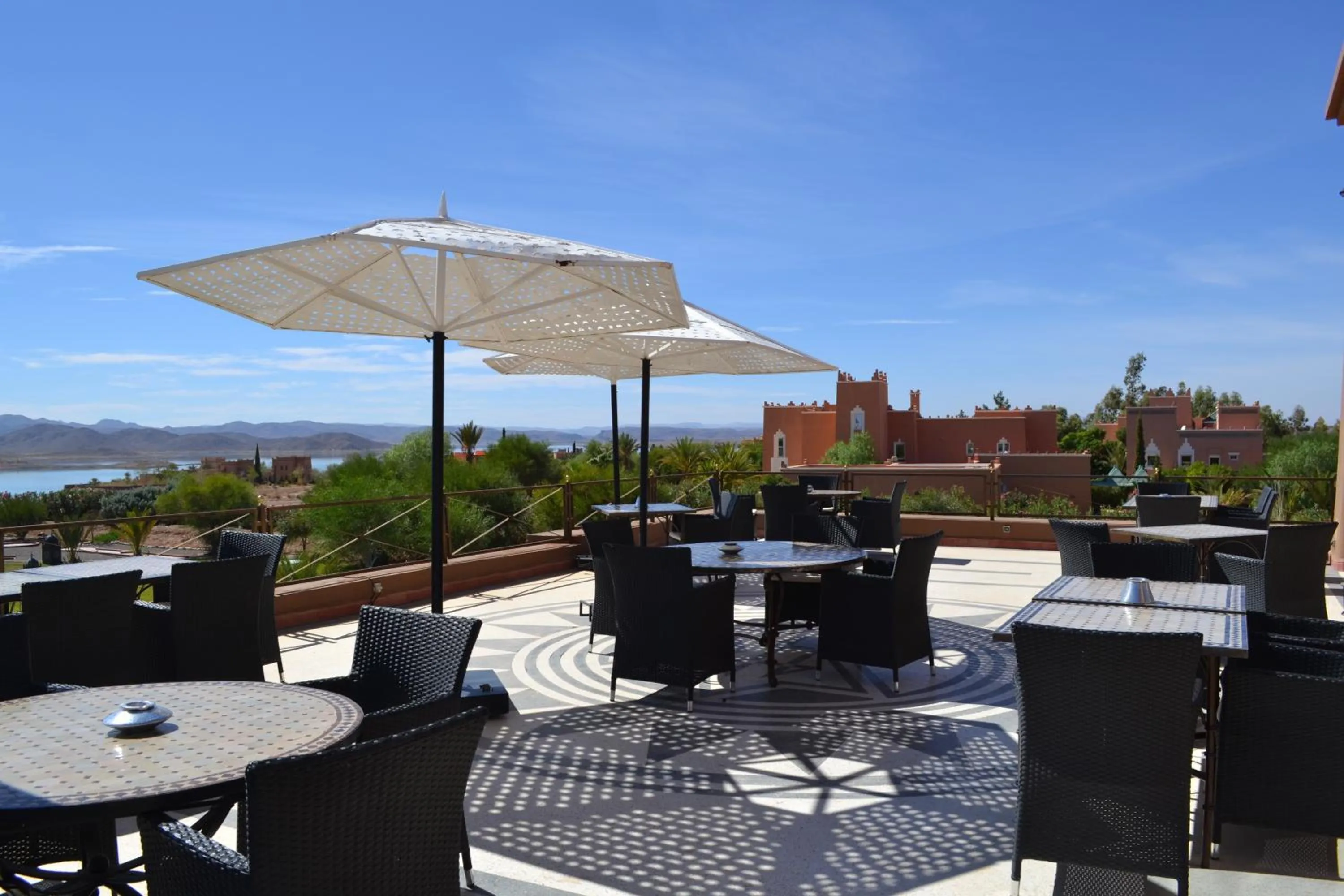 Restaurant/places to eat in Sultana Royal Golf