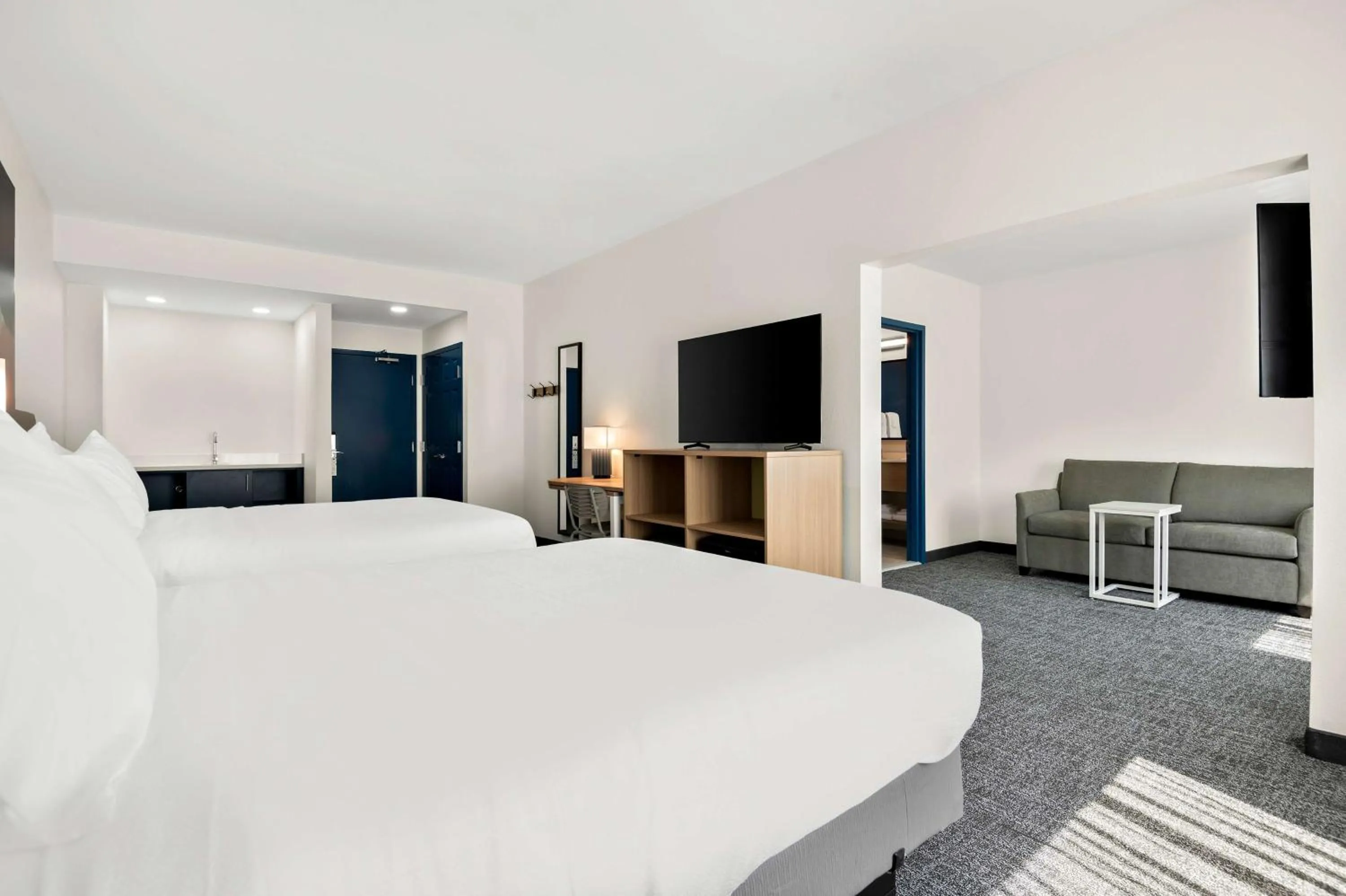 Living room, Bed in Spark by Hilton Lancaster Dutch Country