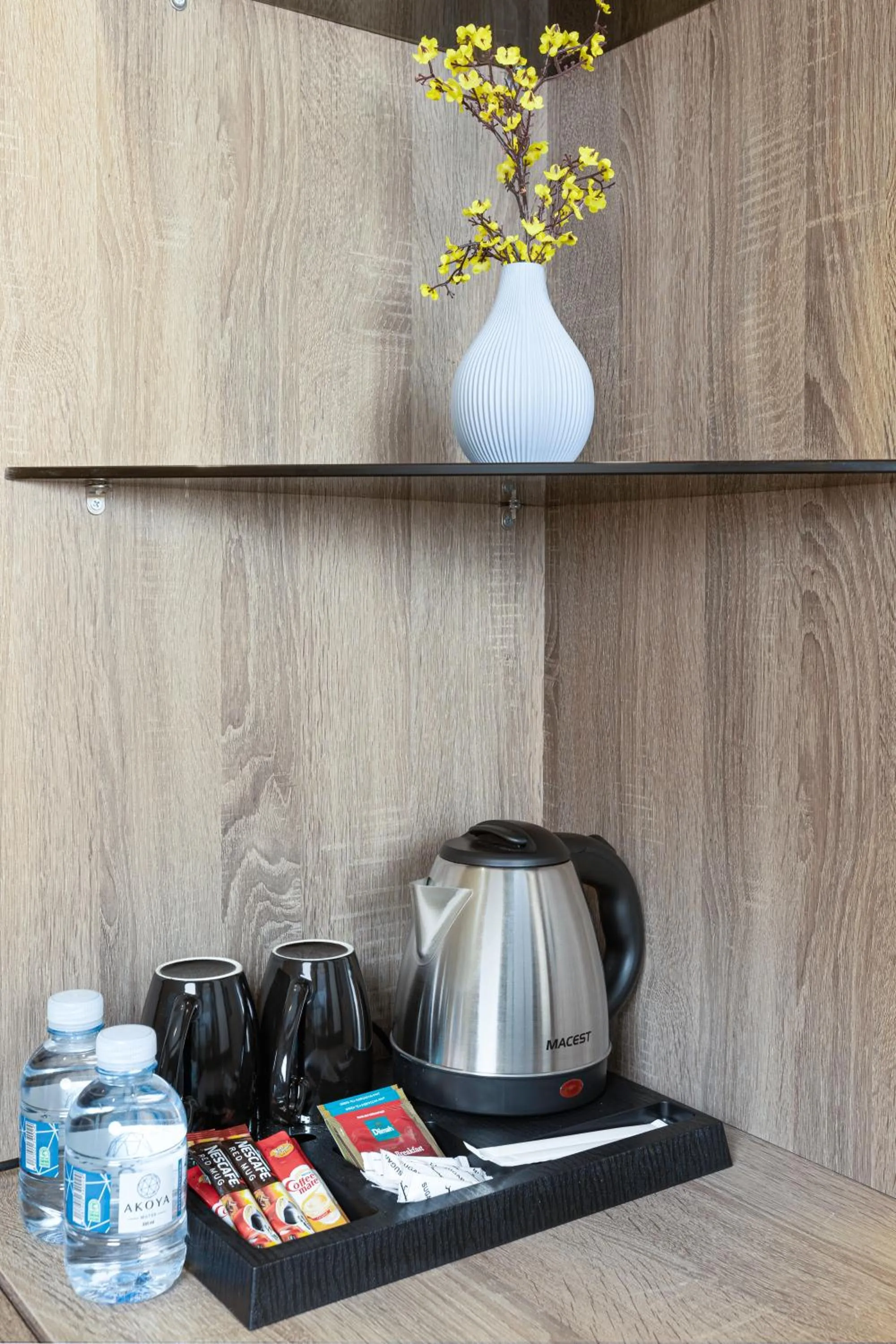 Coffee/tea facilities in The Seasons Hotel