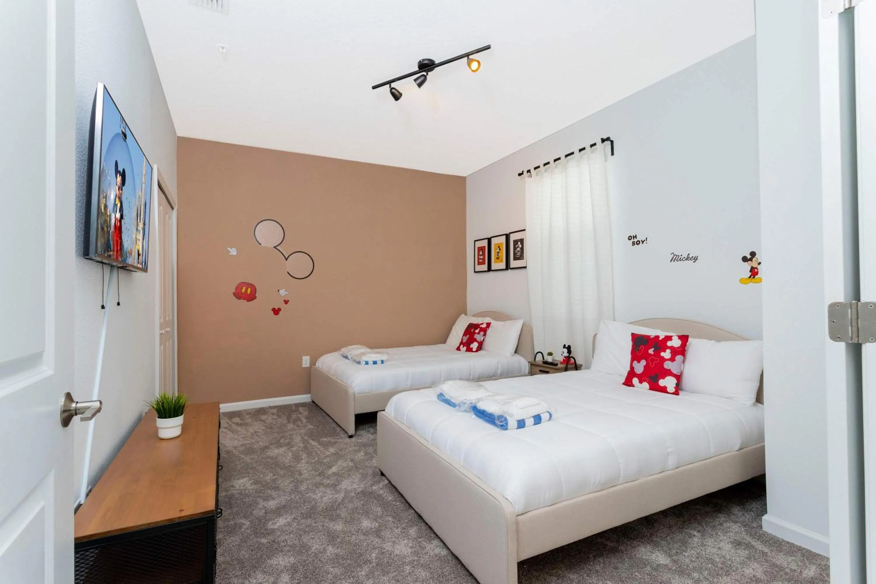 Bed in Gorgeous 3Bd Close to Disney @Champions Gate 993