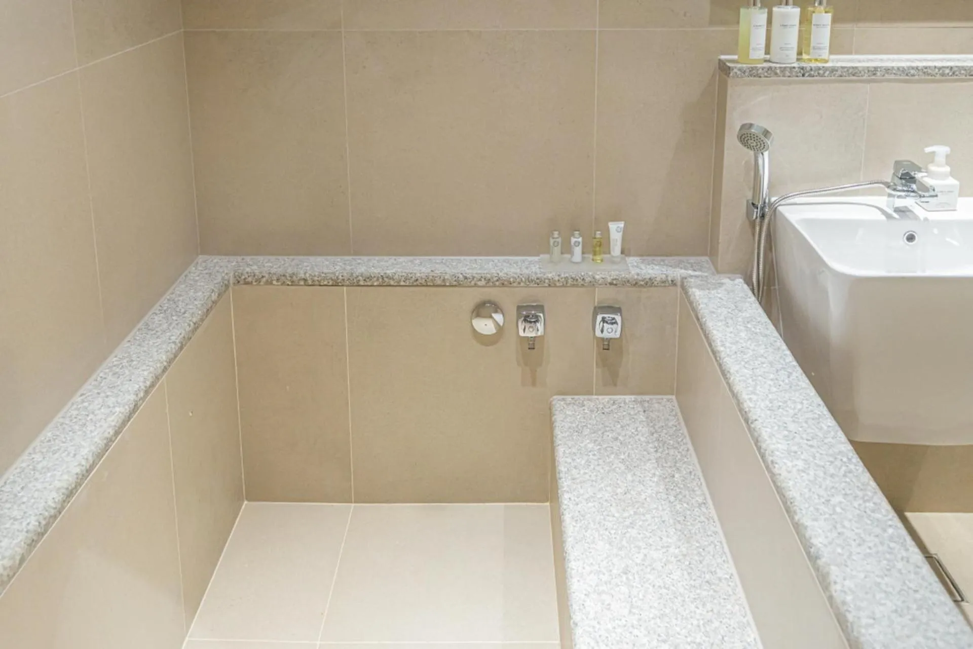 Asherah Villa d' aqua Hotel