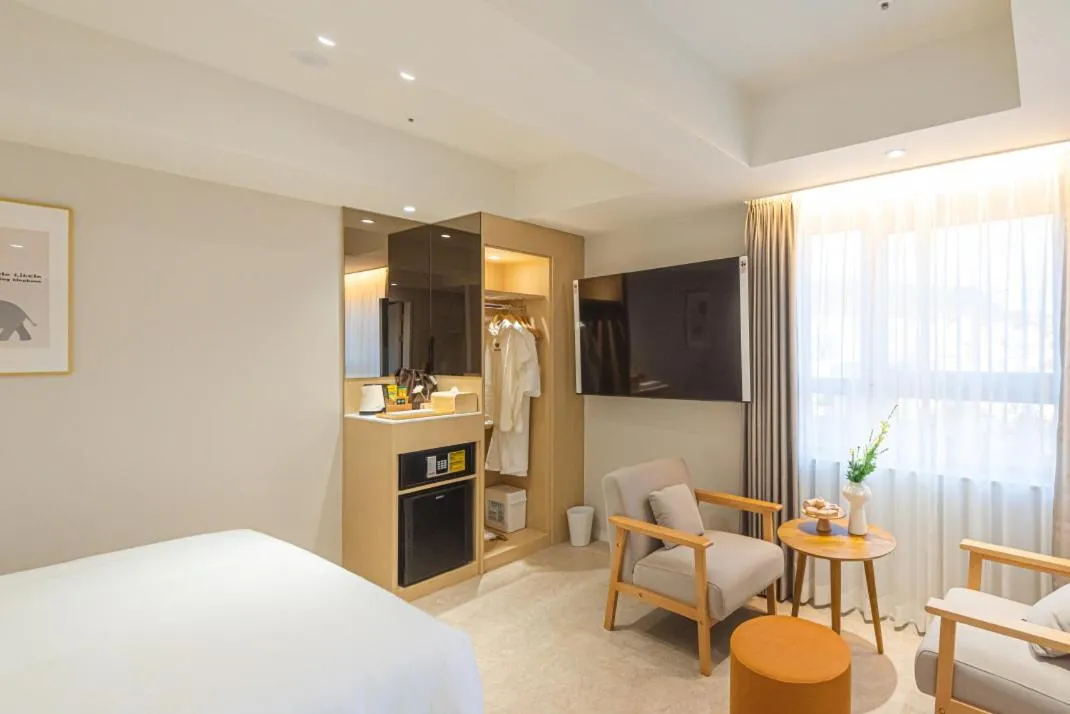 Bed in Asherah Villa d' aqua Hotel