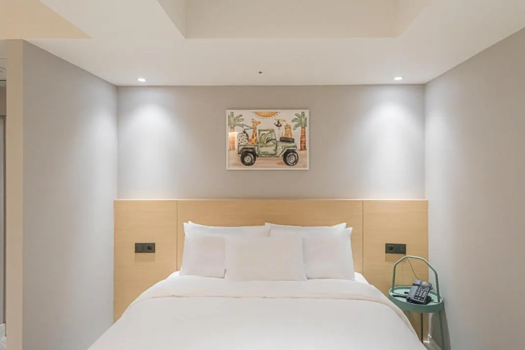 Bed in Asherah Villa d' aqua Hotel