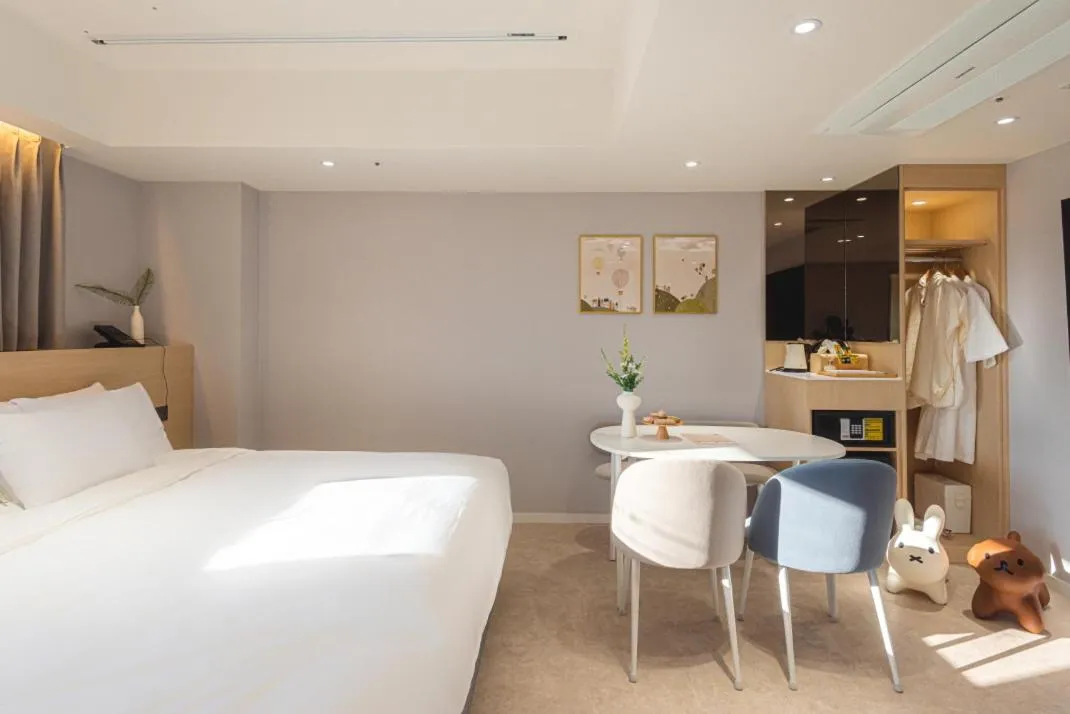 Bed in Asherah Villa d' aqua Hotel