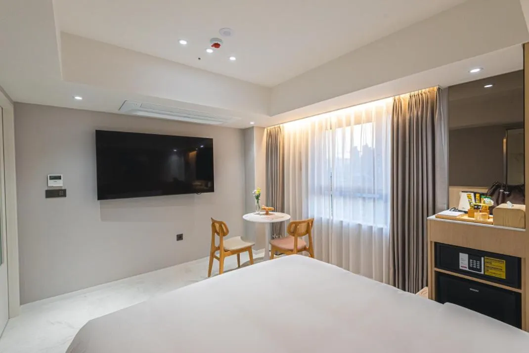 Bed in Asherah Villa d' aqua Hotel