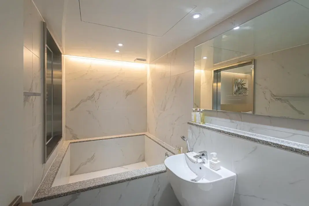 Deluxe King Room in Asherah Villa d' aqua Hotel Deluxe King Room in Asherah Villa d' aqua Hotel