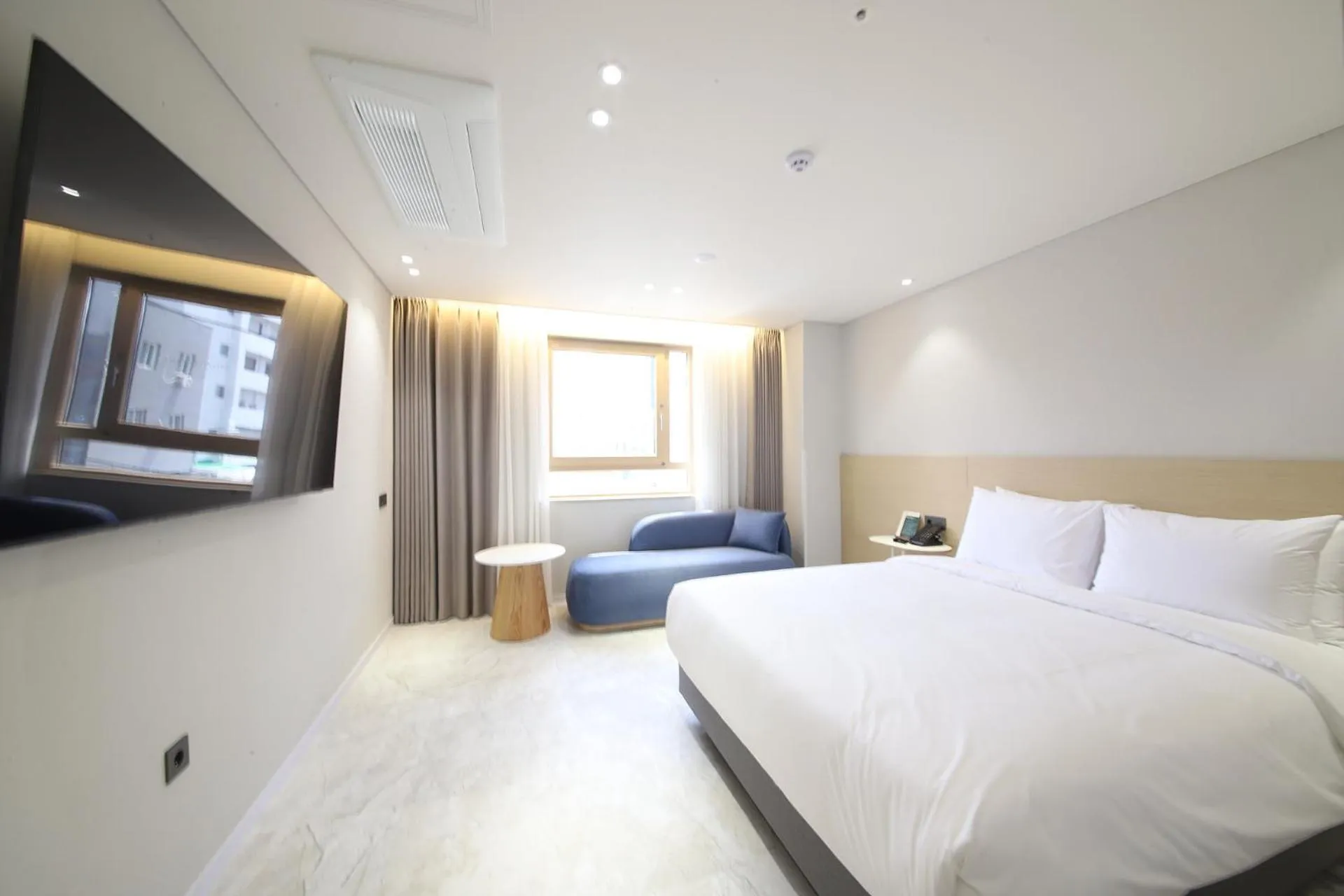 Bed in Asherah Villa d' aqua Hotel