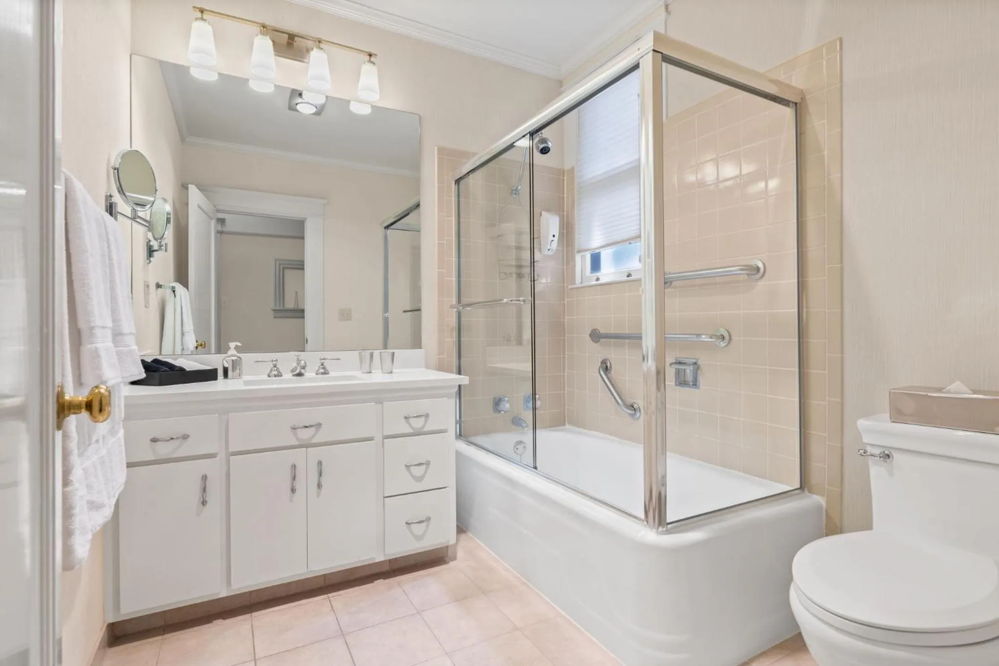 Shower in Powell Place