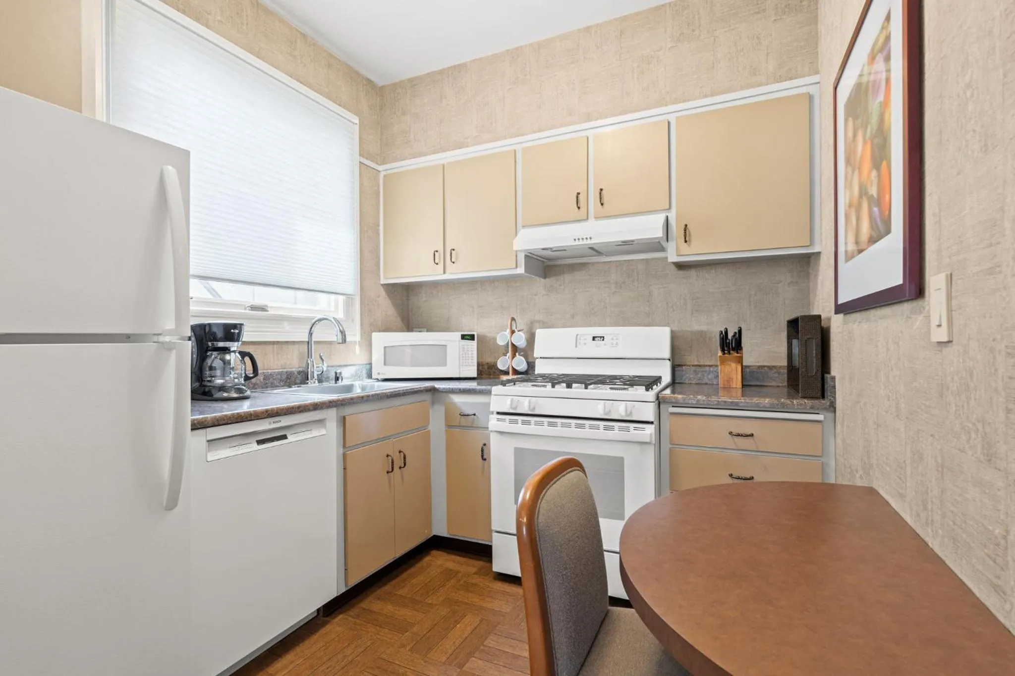 Coffee/tea facilities in Powell Place