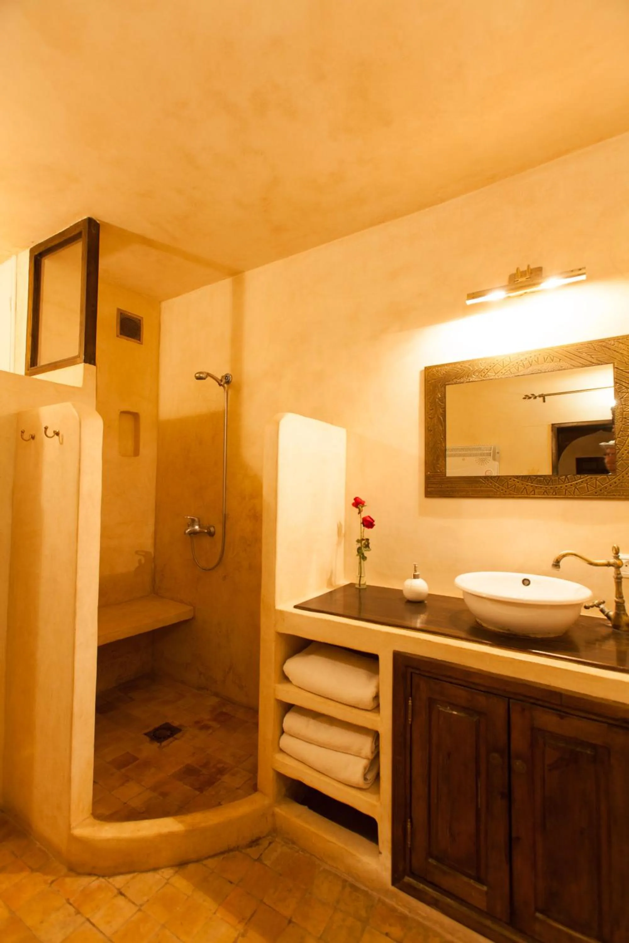 Shower in Riad Al Zahia