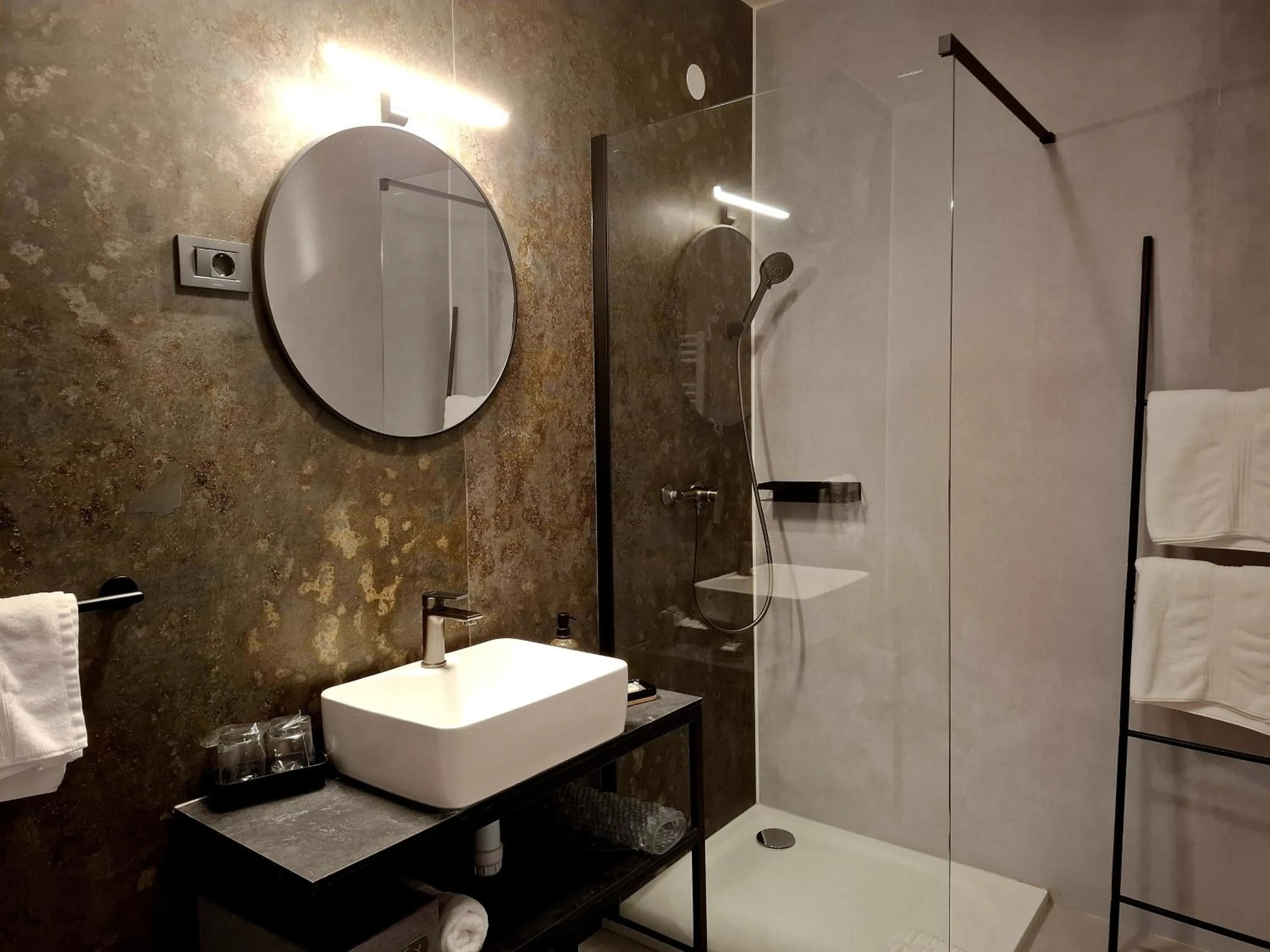 Shower in Artearia Hotel