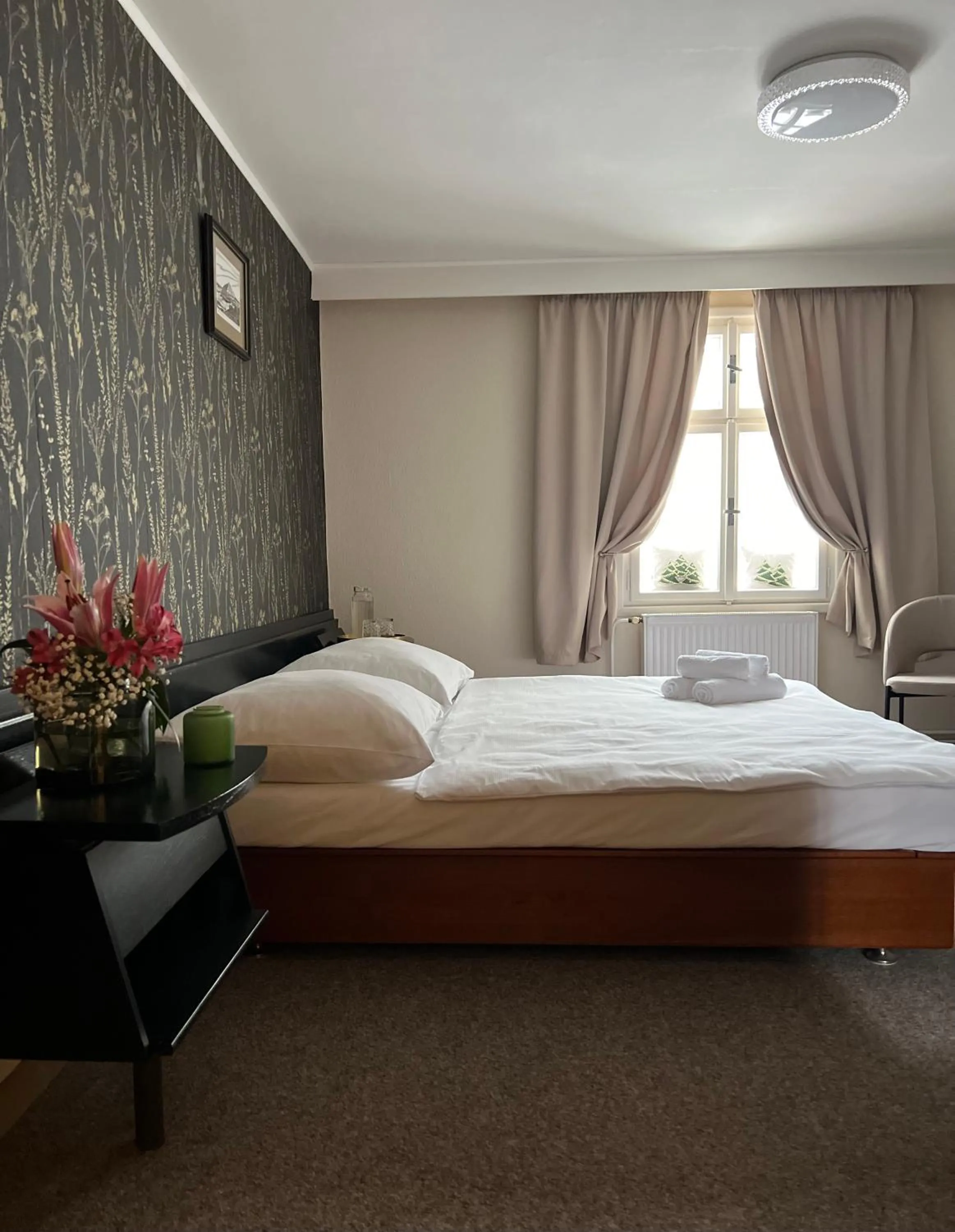 Property building, Bed in Hotel Lomnice