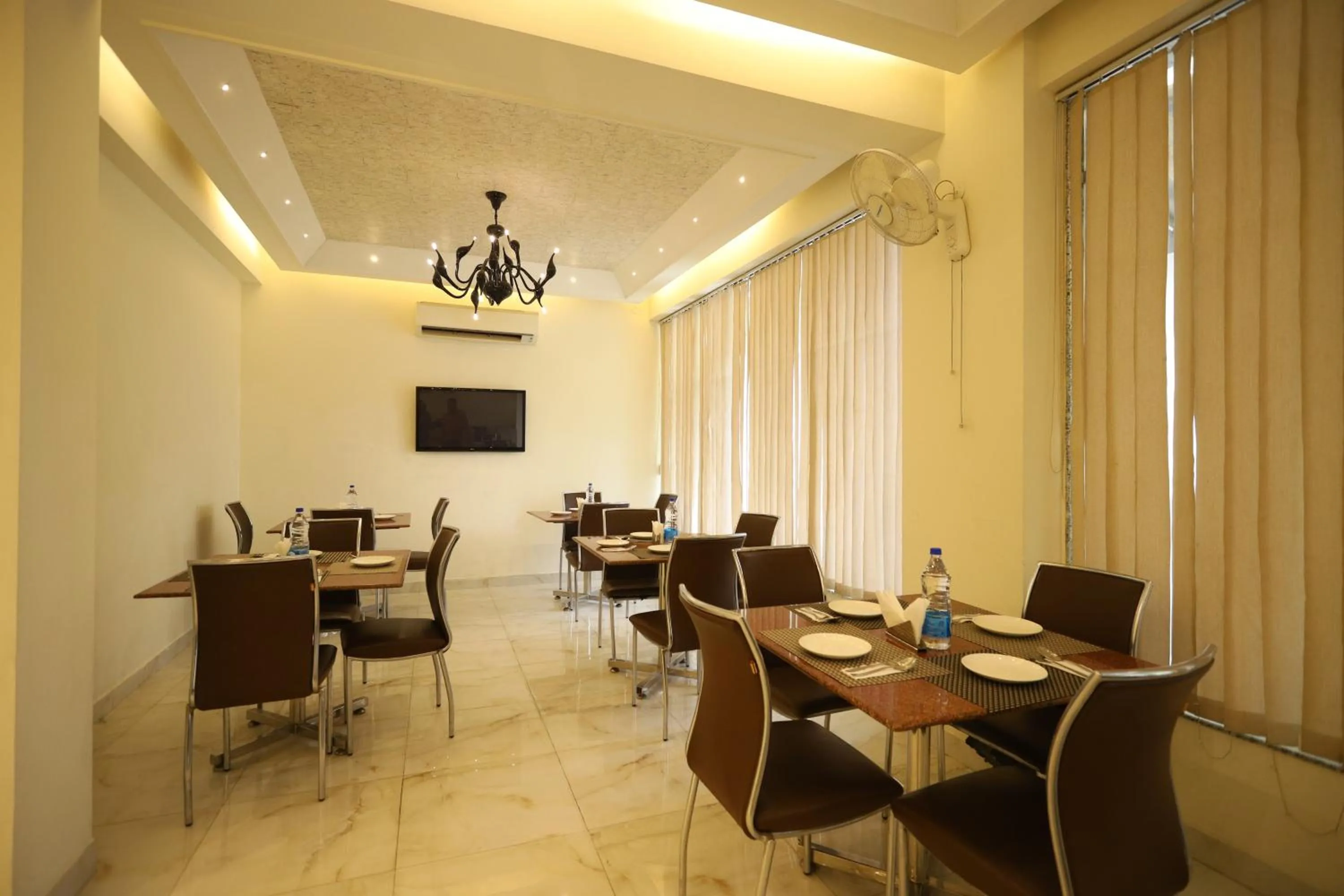 Restaurant/places to eat in Asian Suites Cyber Park Gurgaon