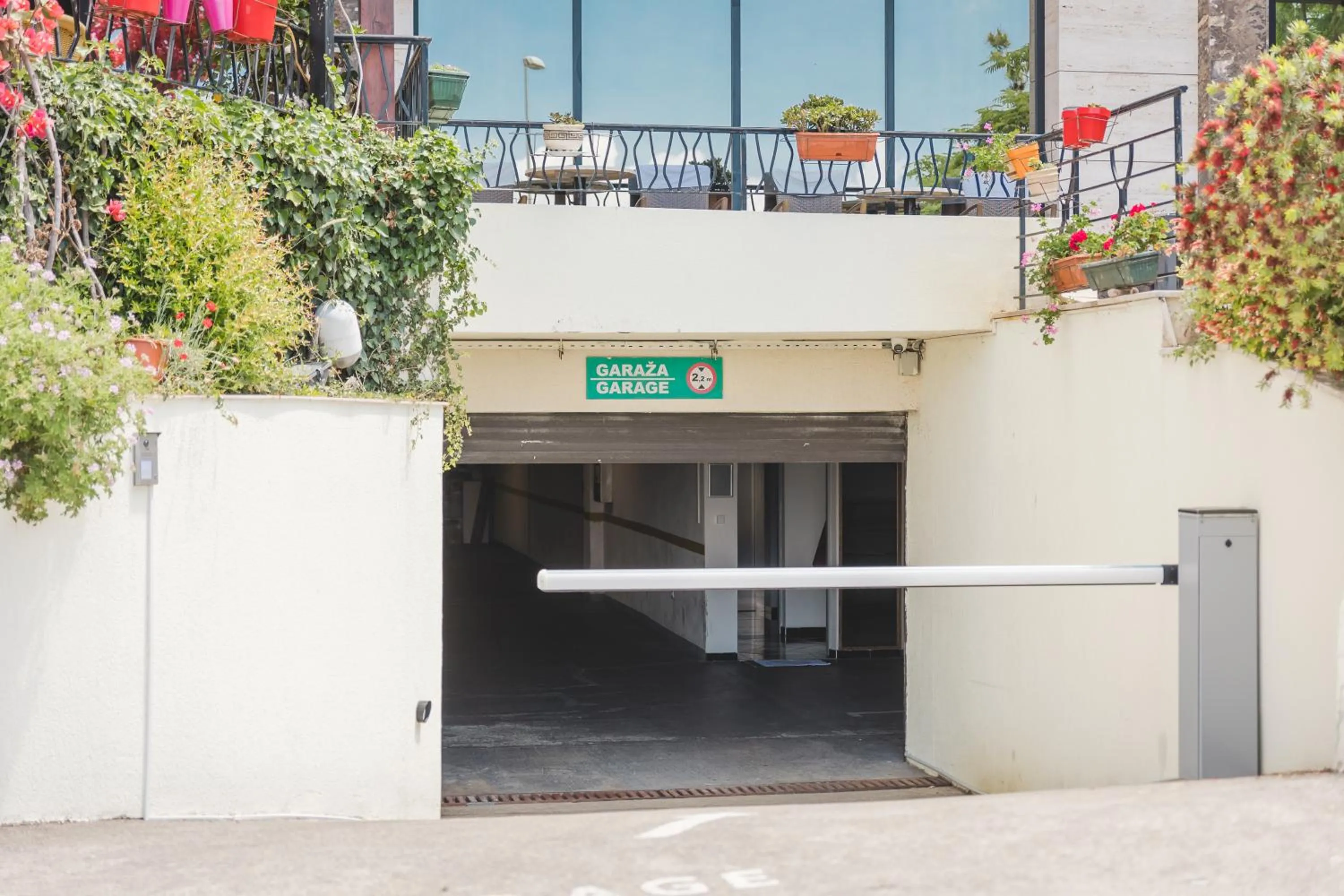 Parking in Hotel & Apartments HEC Residence