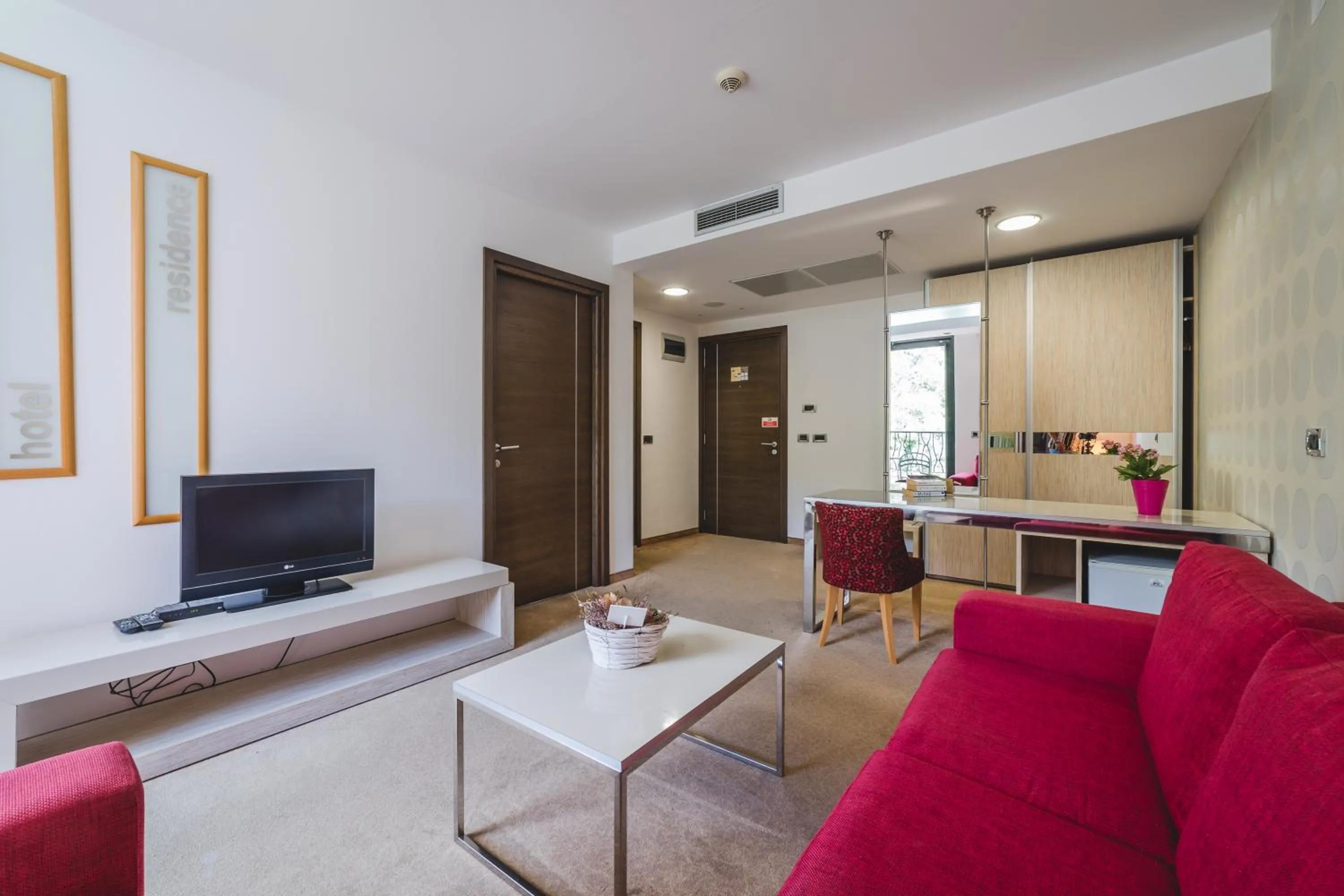 TV and multimedia in Hotel & Apartments HEC Residence