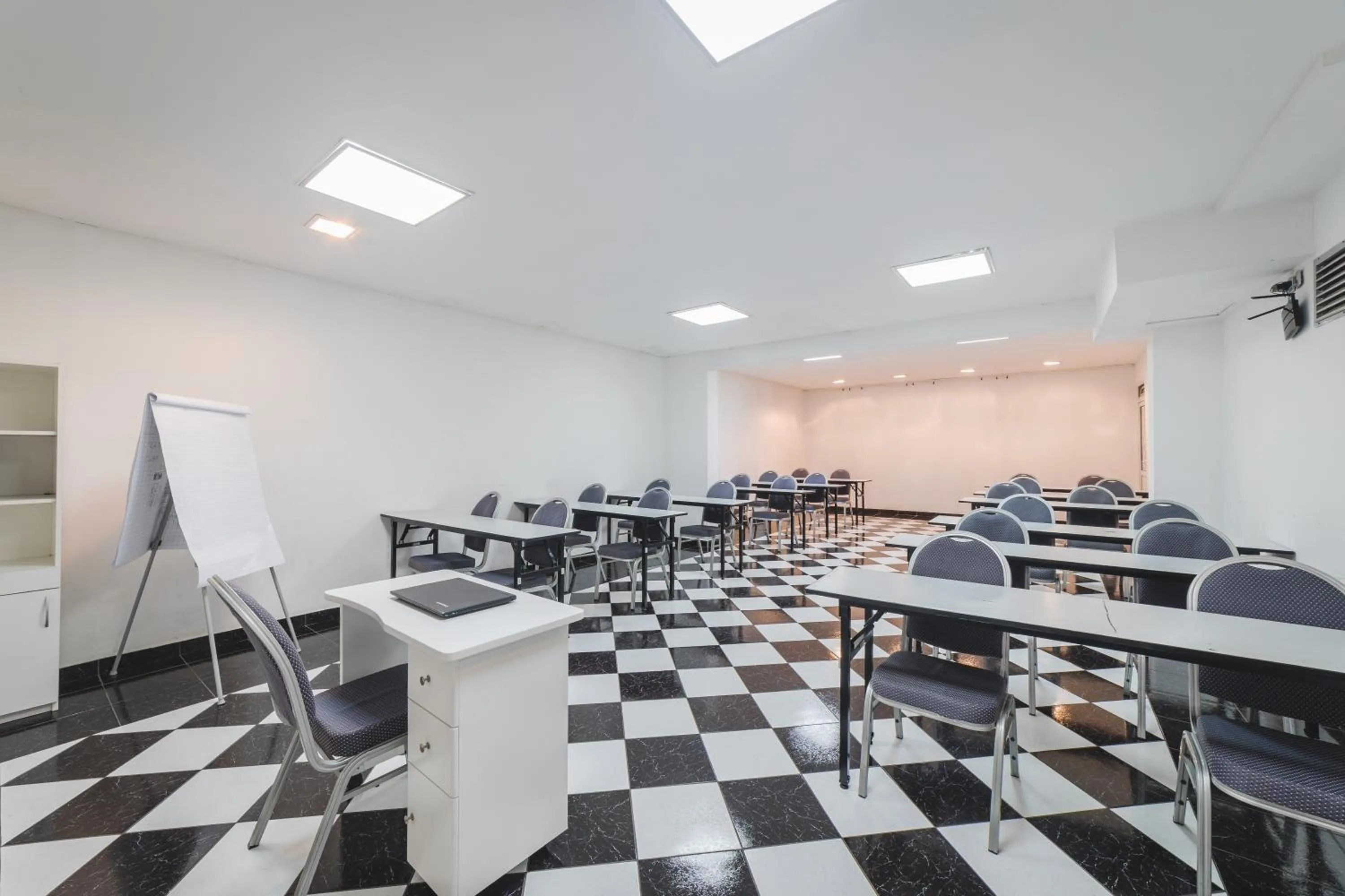 Meeting/conference room in Hotel & Apartments HEC Residence