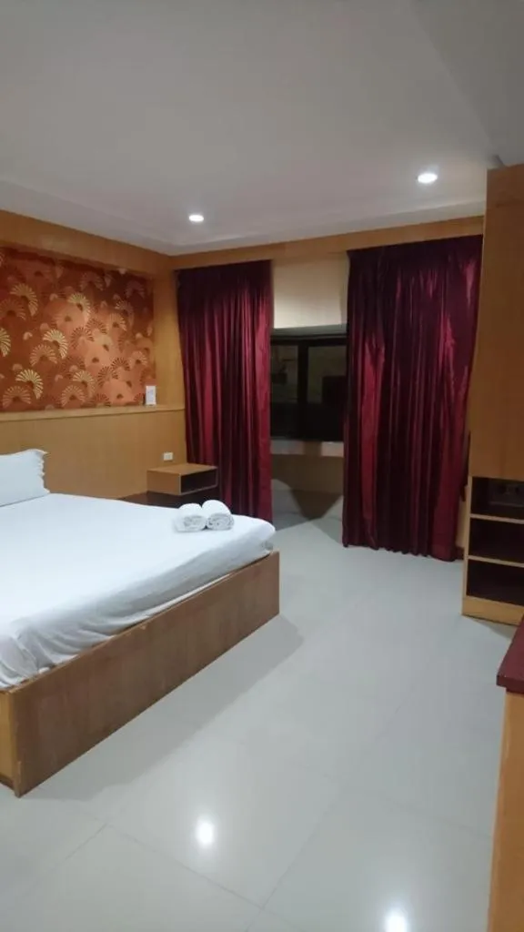 Photo of the whole room, Bed in new pind balluchi inn