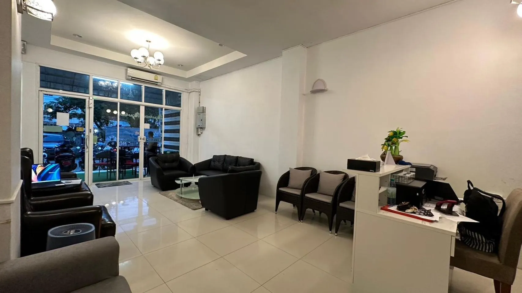 Lobby or reception in COZY Residence Patong