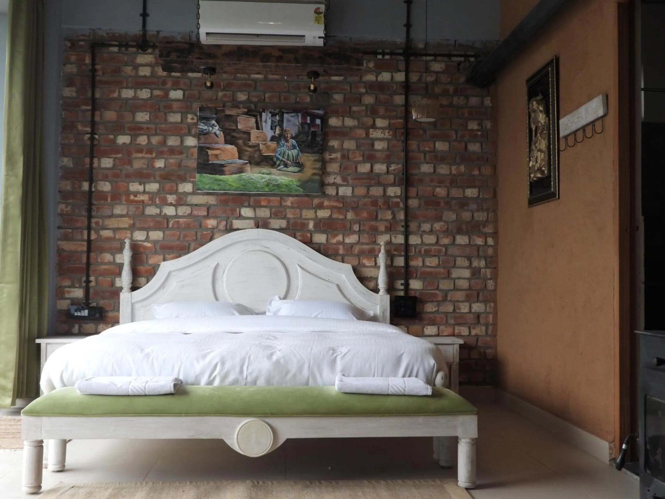 Bed in Mystic Kailasha Kedarnath - Tungnath Valley