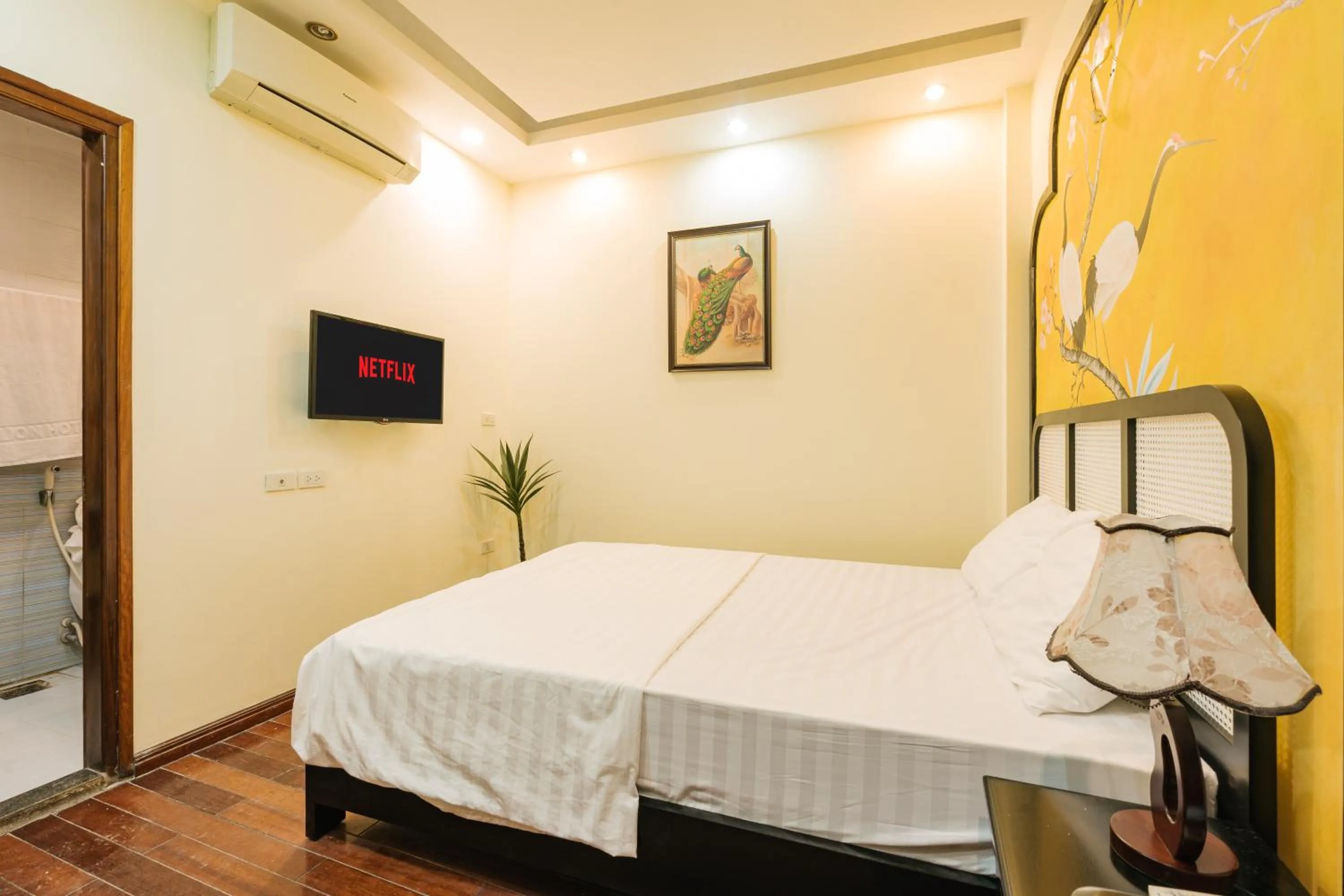 Photo of the whole room, Bed in Sun Clover Boutique Hotel