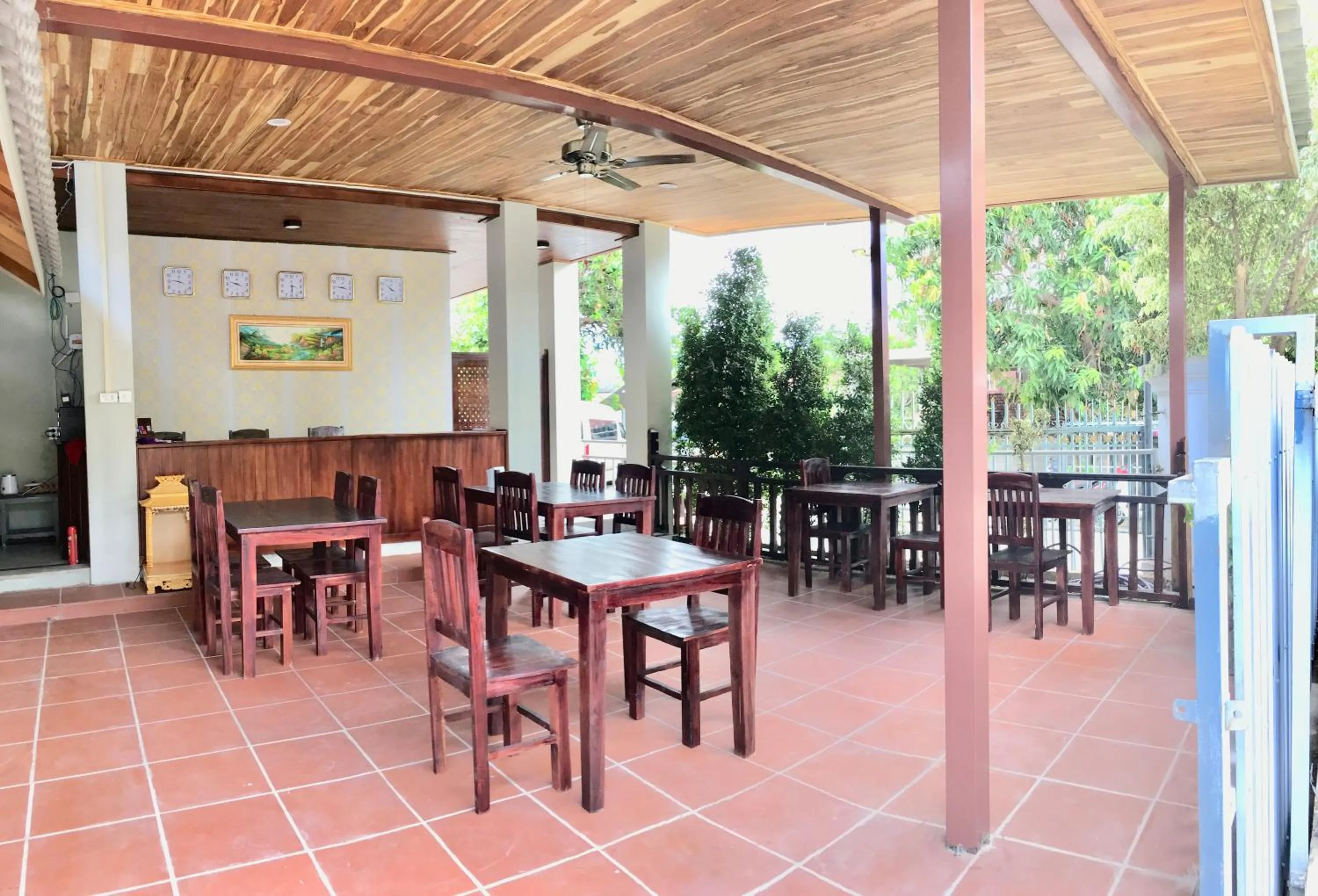 Restaurant/places to eat in Le KhounSok Boutique Hotel