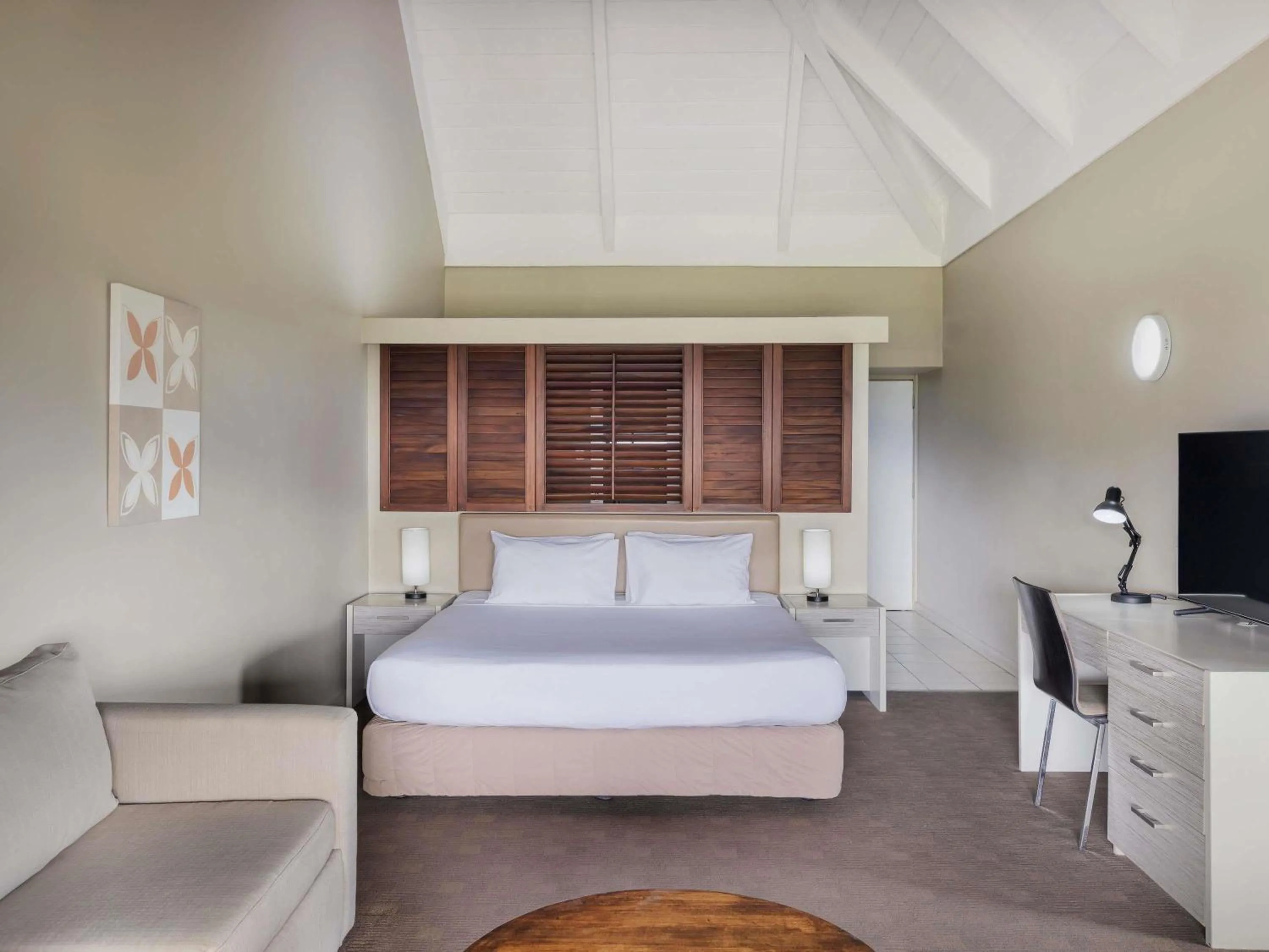 Bedroom, Bed in Novotel Nadi