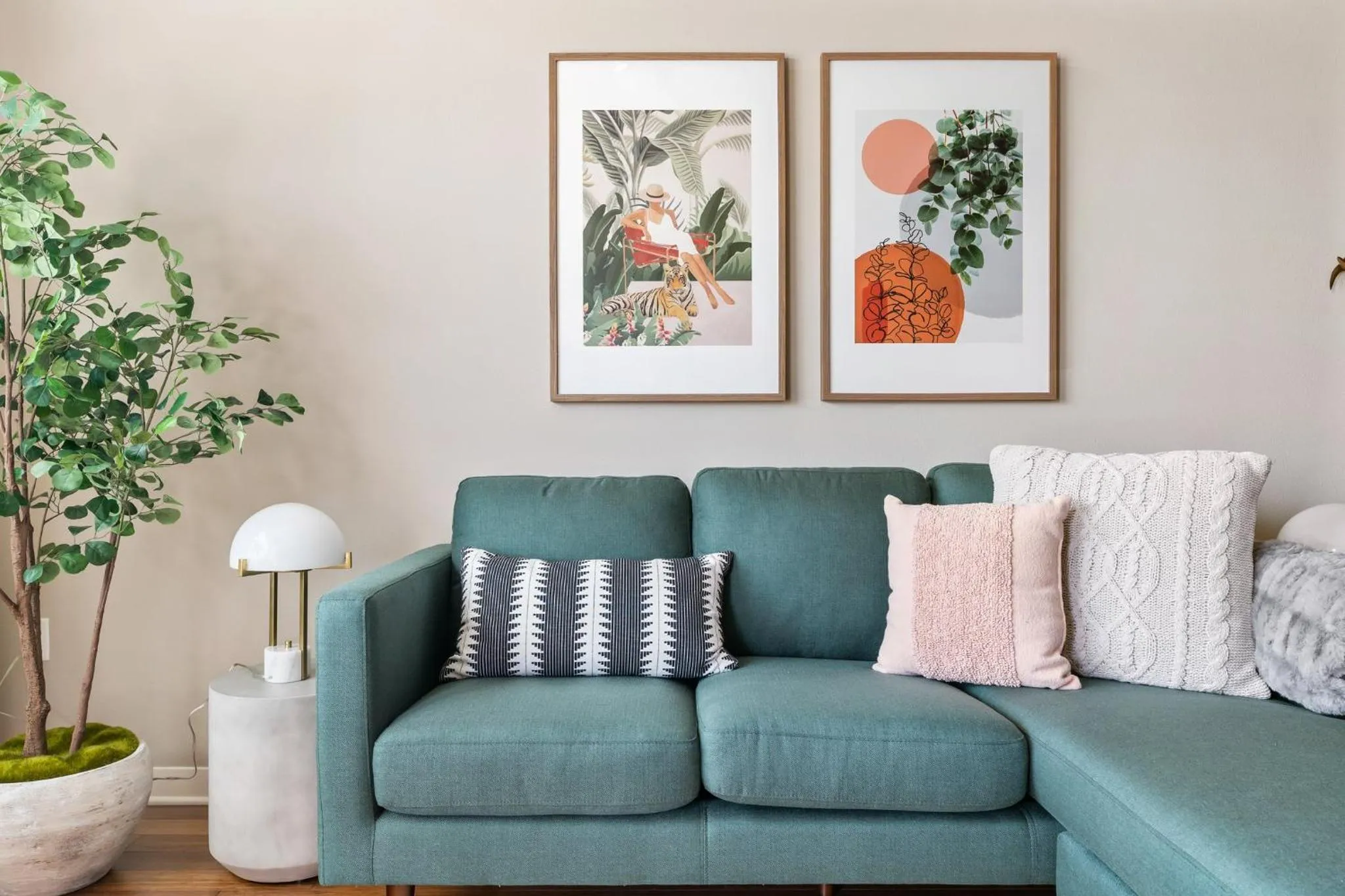 Living room in Lodgeur Med Center, Houston - close to MD Anderson & other hospitals