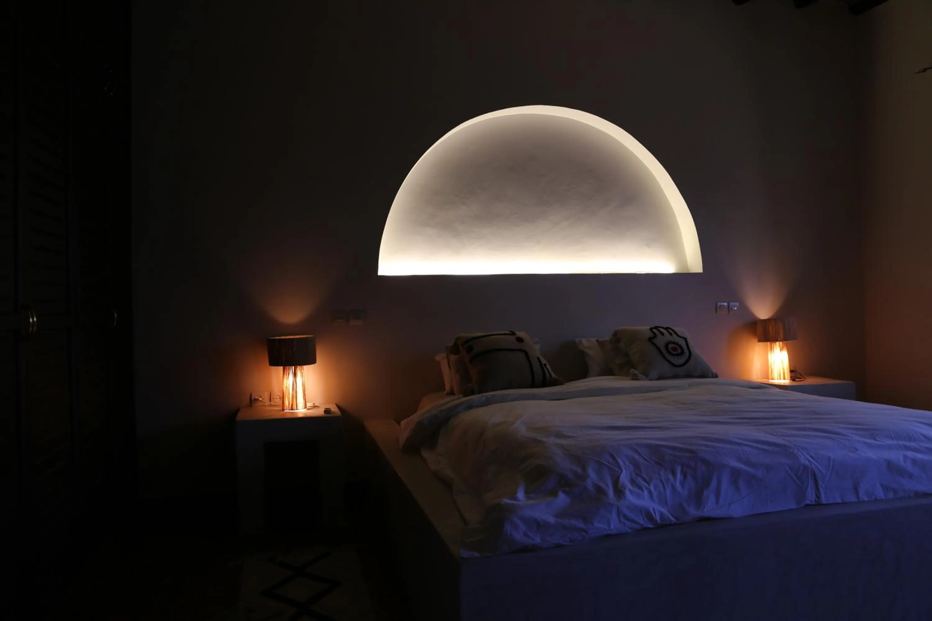 Bed in Kasbah des cyprès