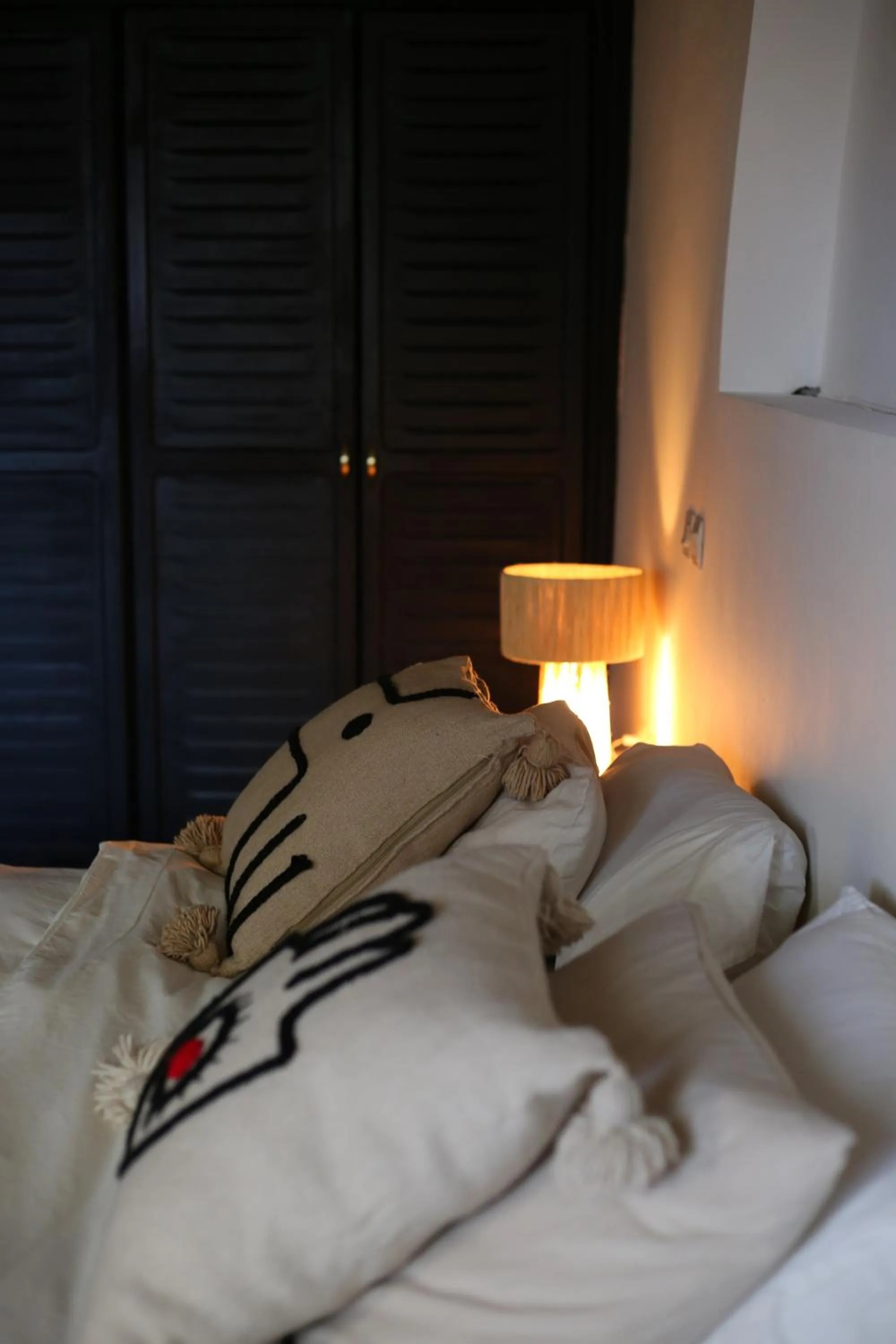 Bed in Kasbah des cyprès