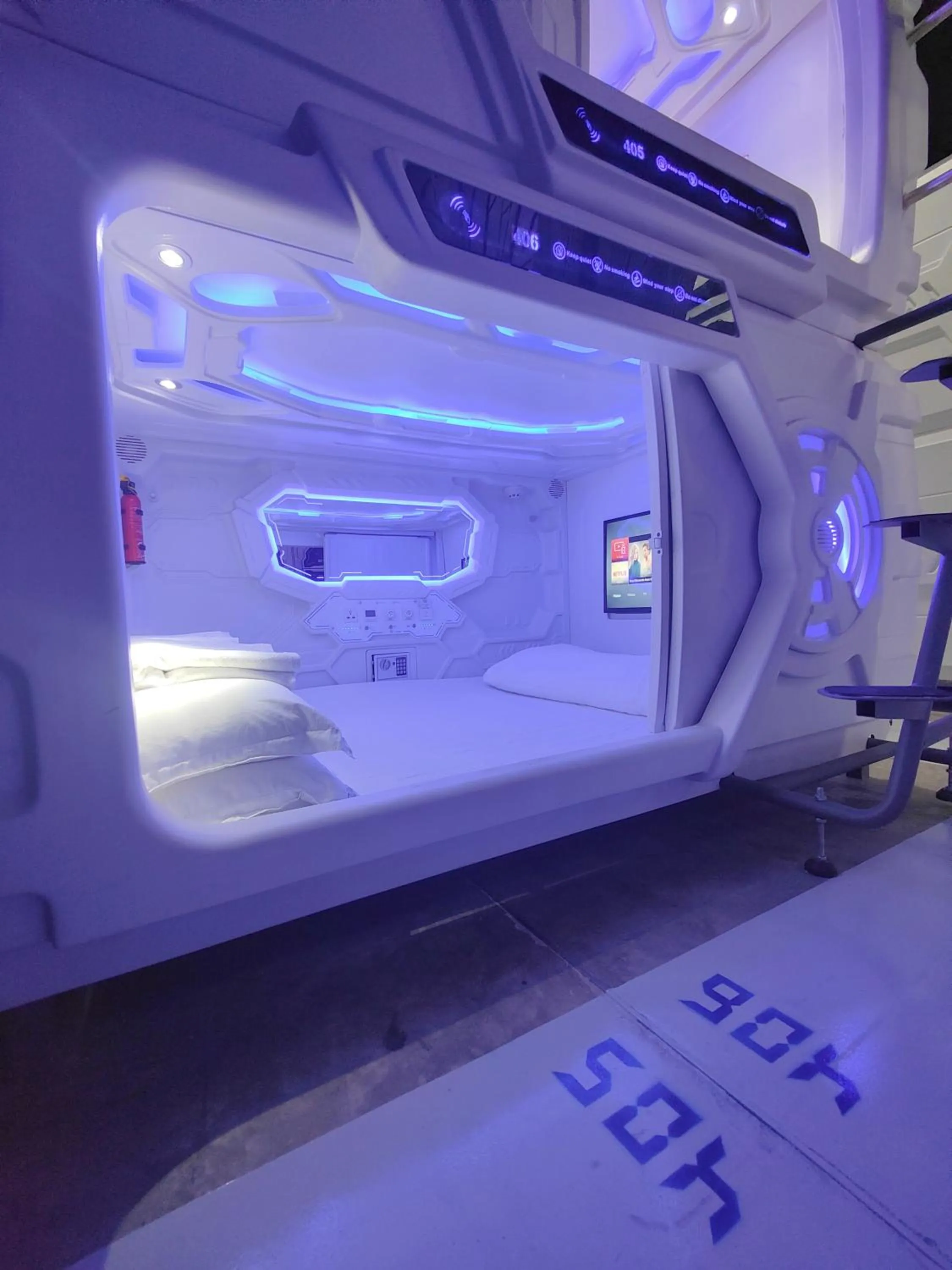 Bed in Met A Space Pod @Phrom Phong