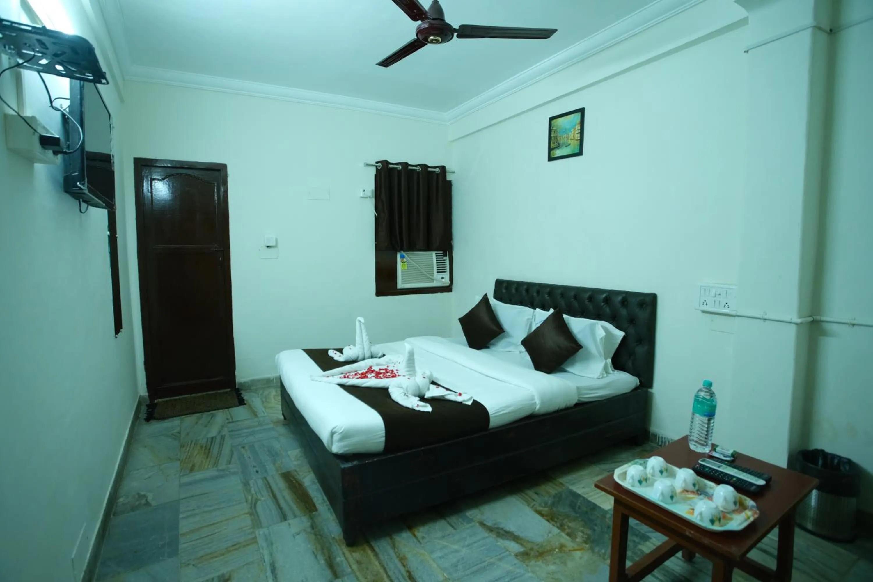 Bed in Ganesh Guest House