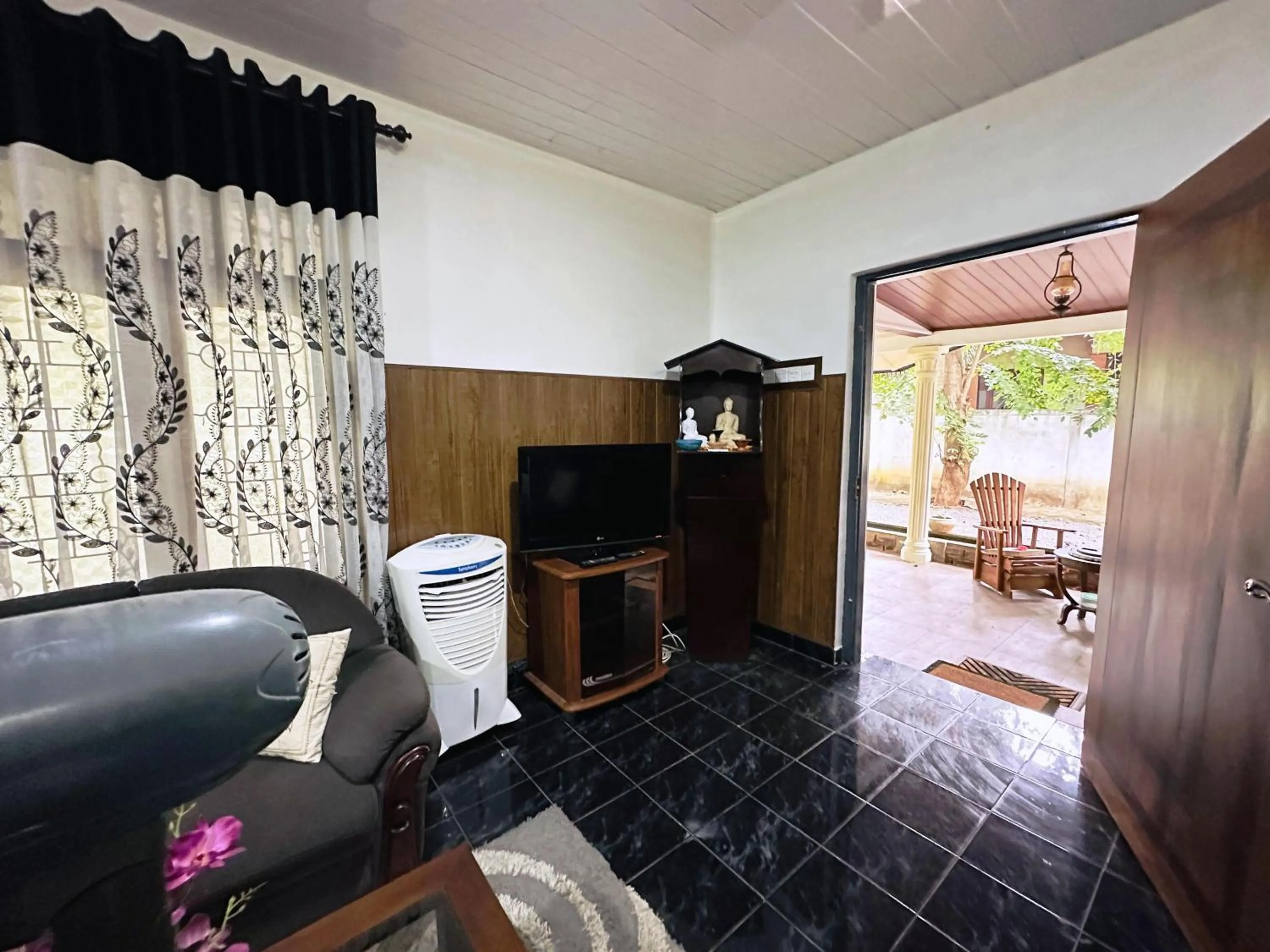 Communal lounge/ TV room in Green Garden Anuradhapura