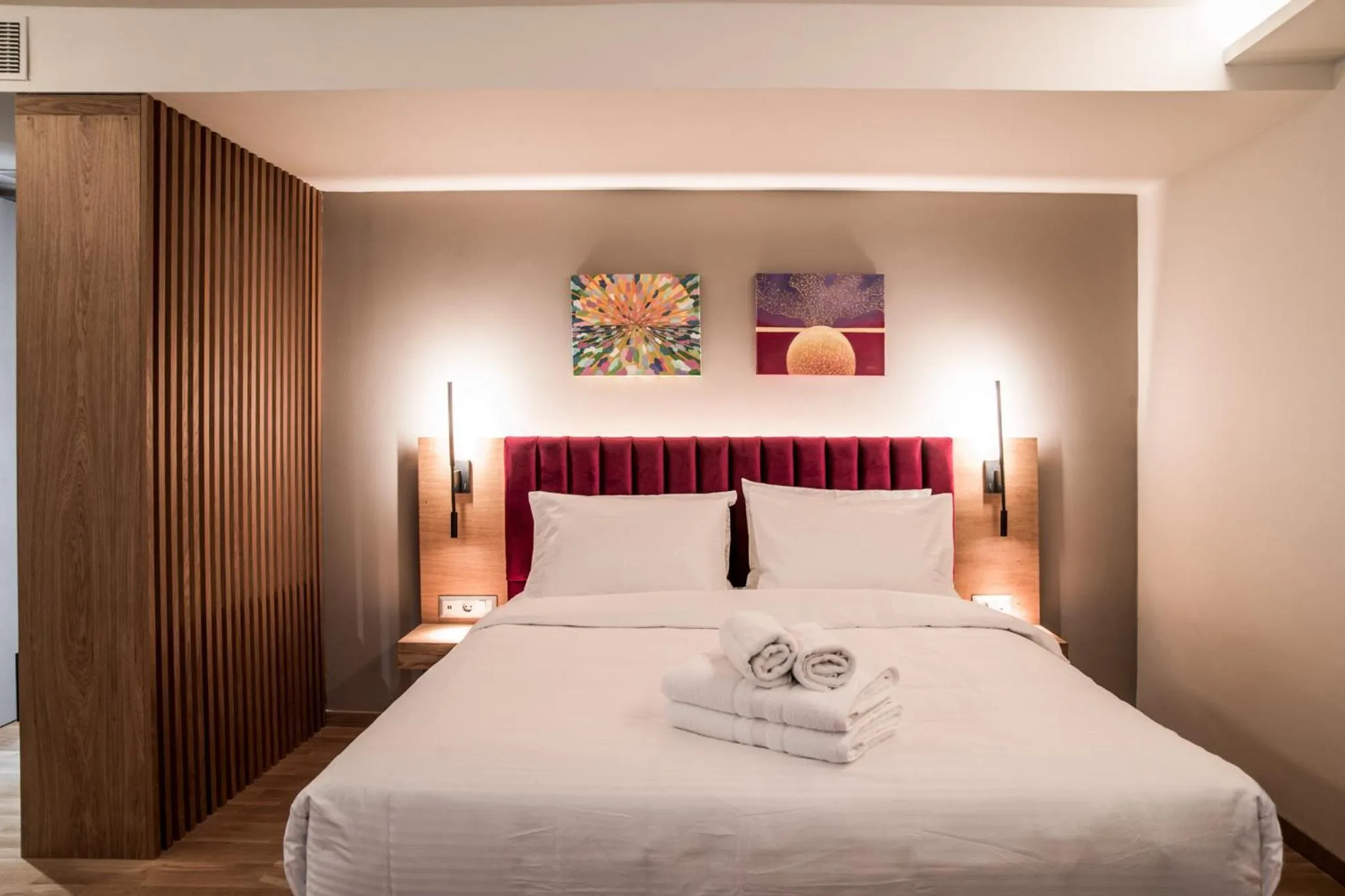 Bed in Urban Frame Acropolis