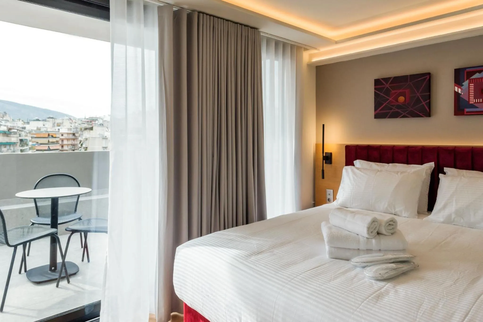 Bed in Urban Frame Acropolis