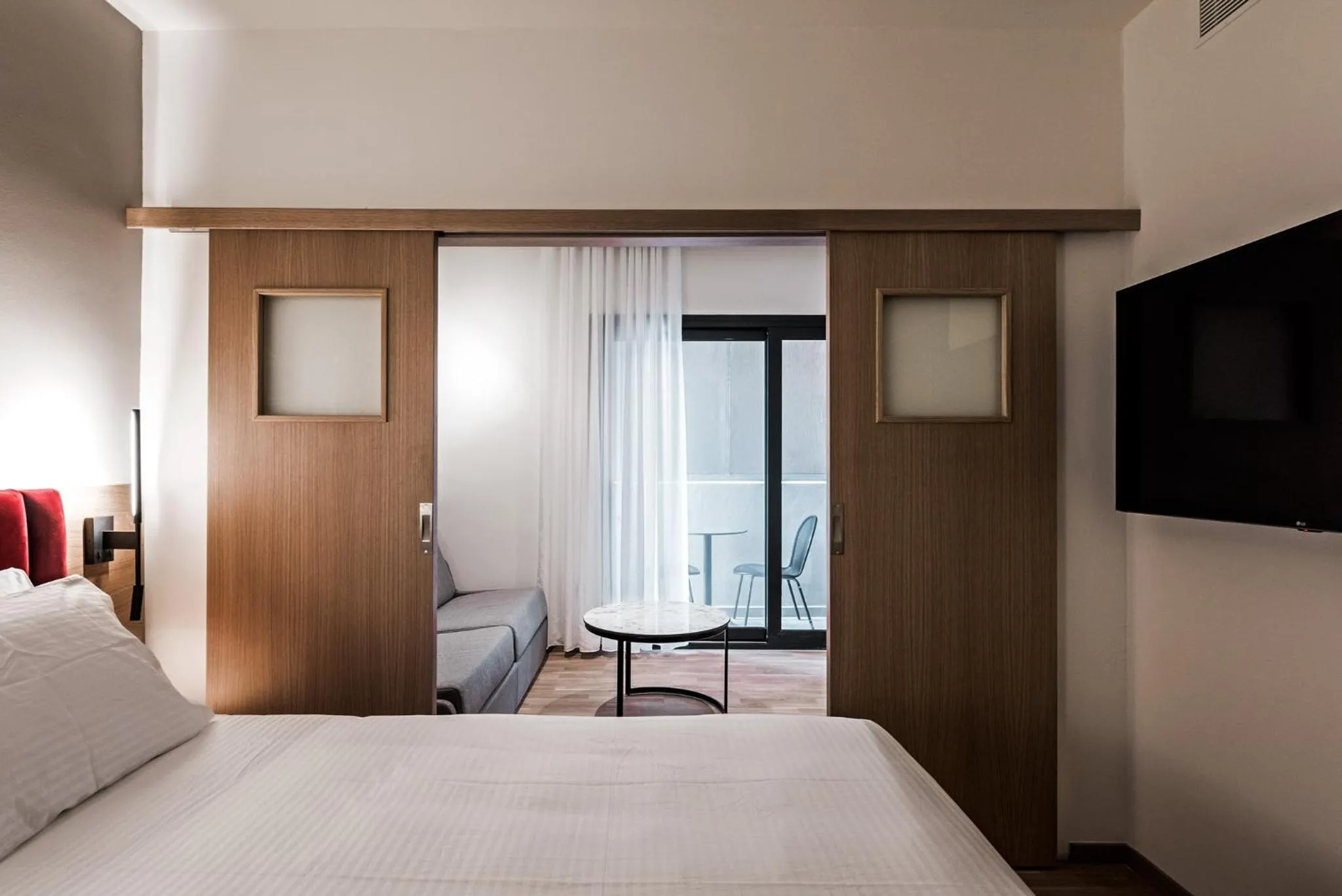 Bed in Urban Frame Acropolis