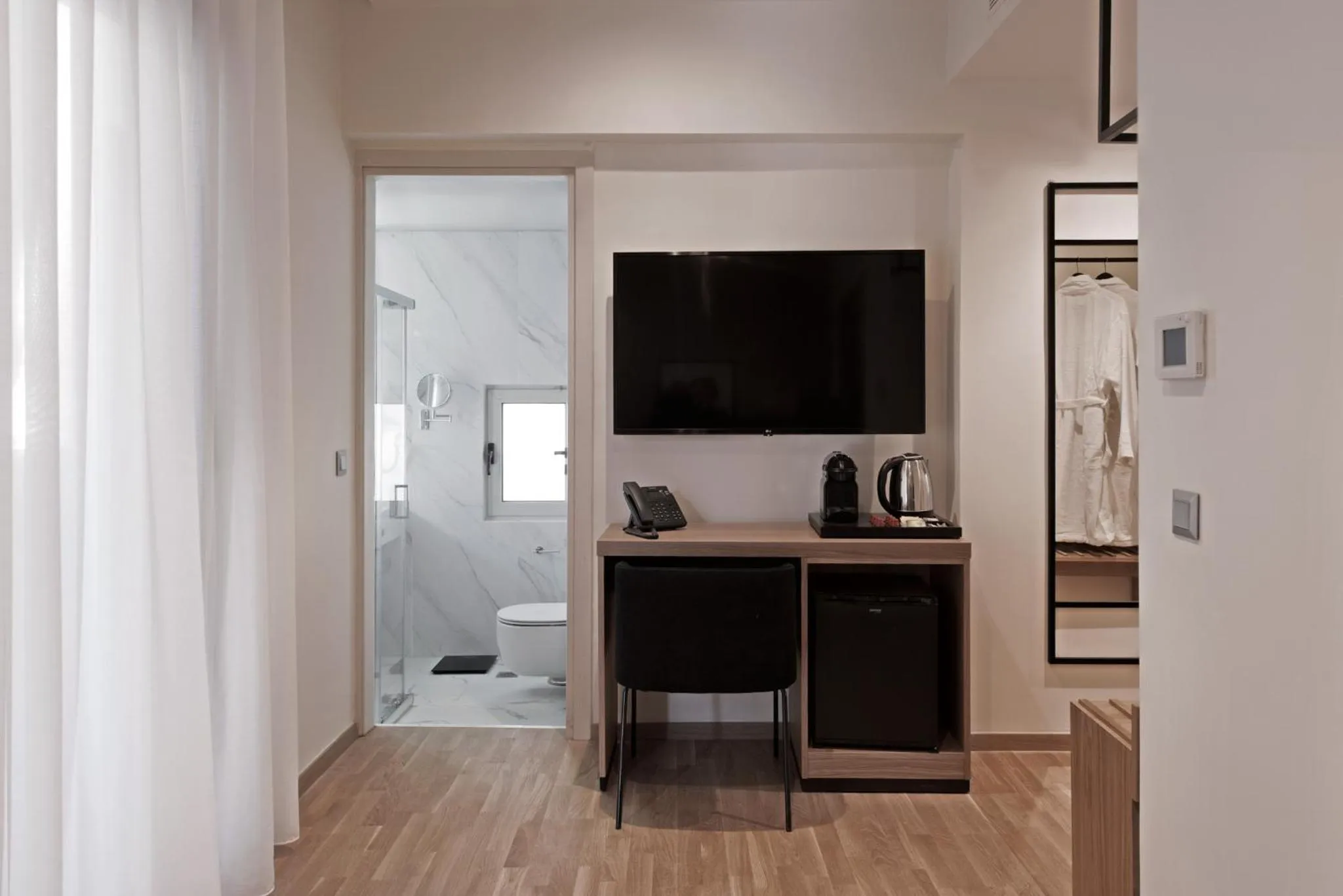 Bed in Urban Frame Acropolis