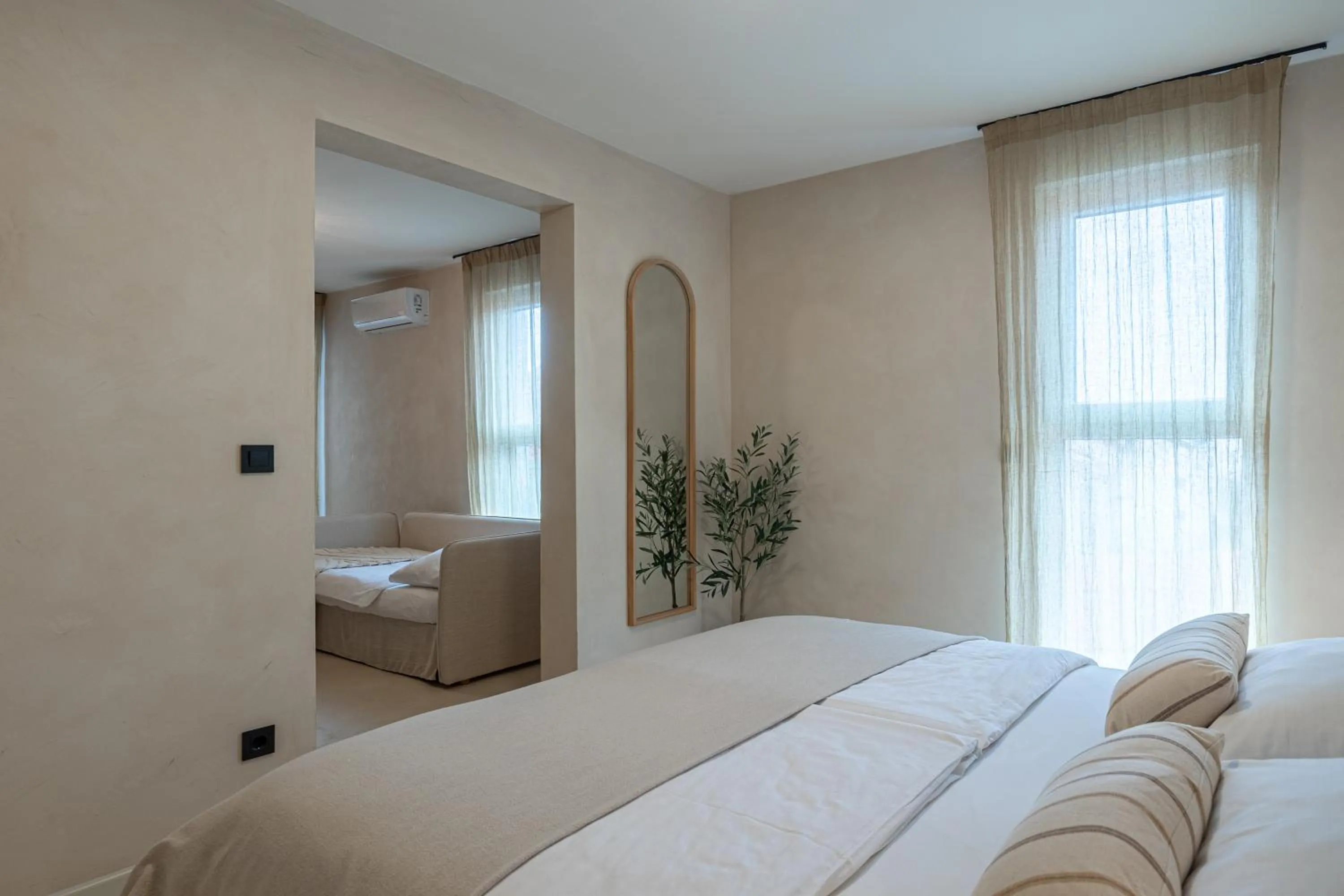 Bed in lo͝or luxury rooms