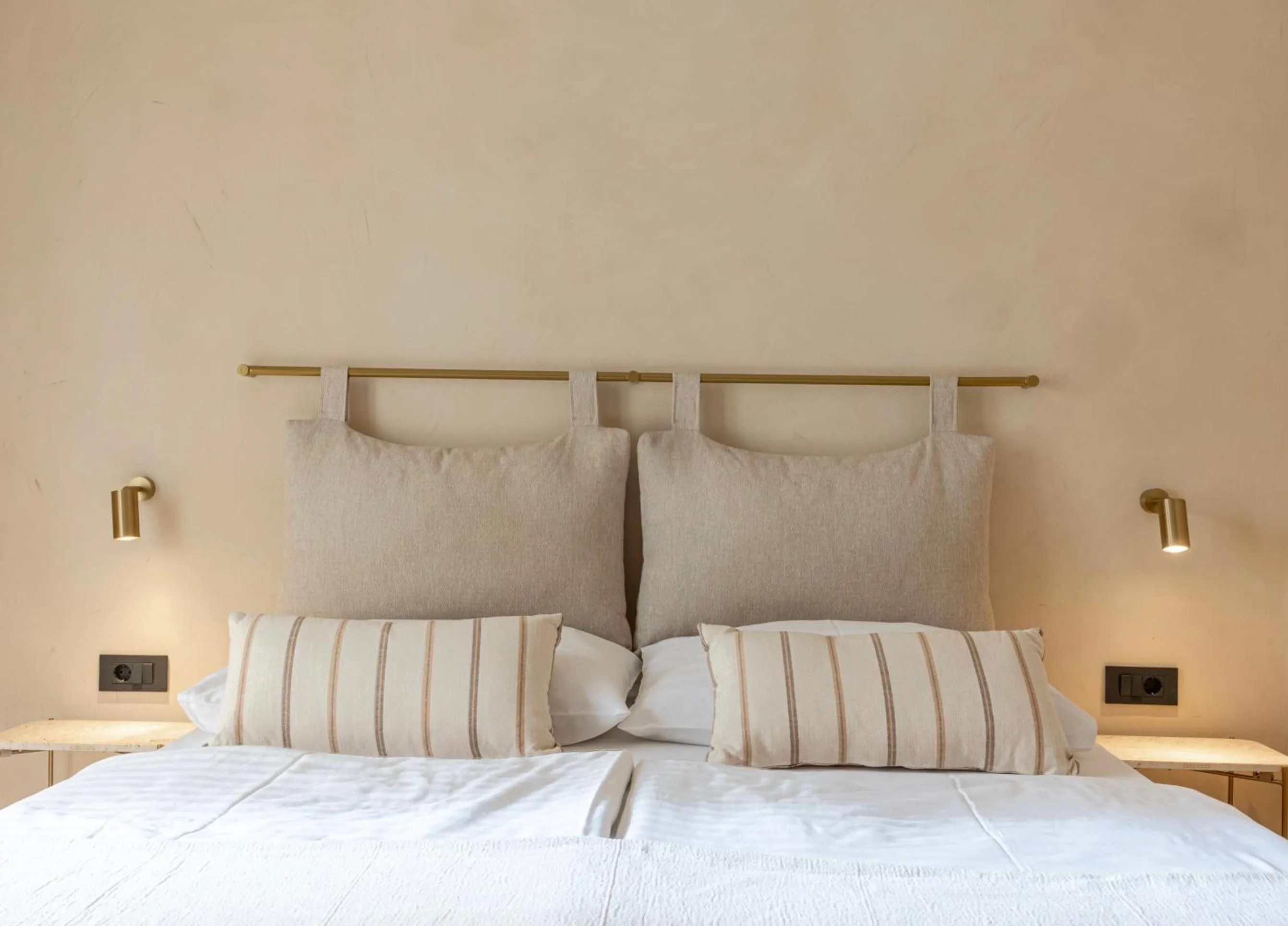 Bed in lo͝or luxury rooms